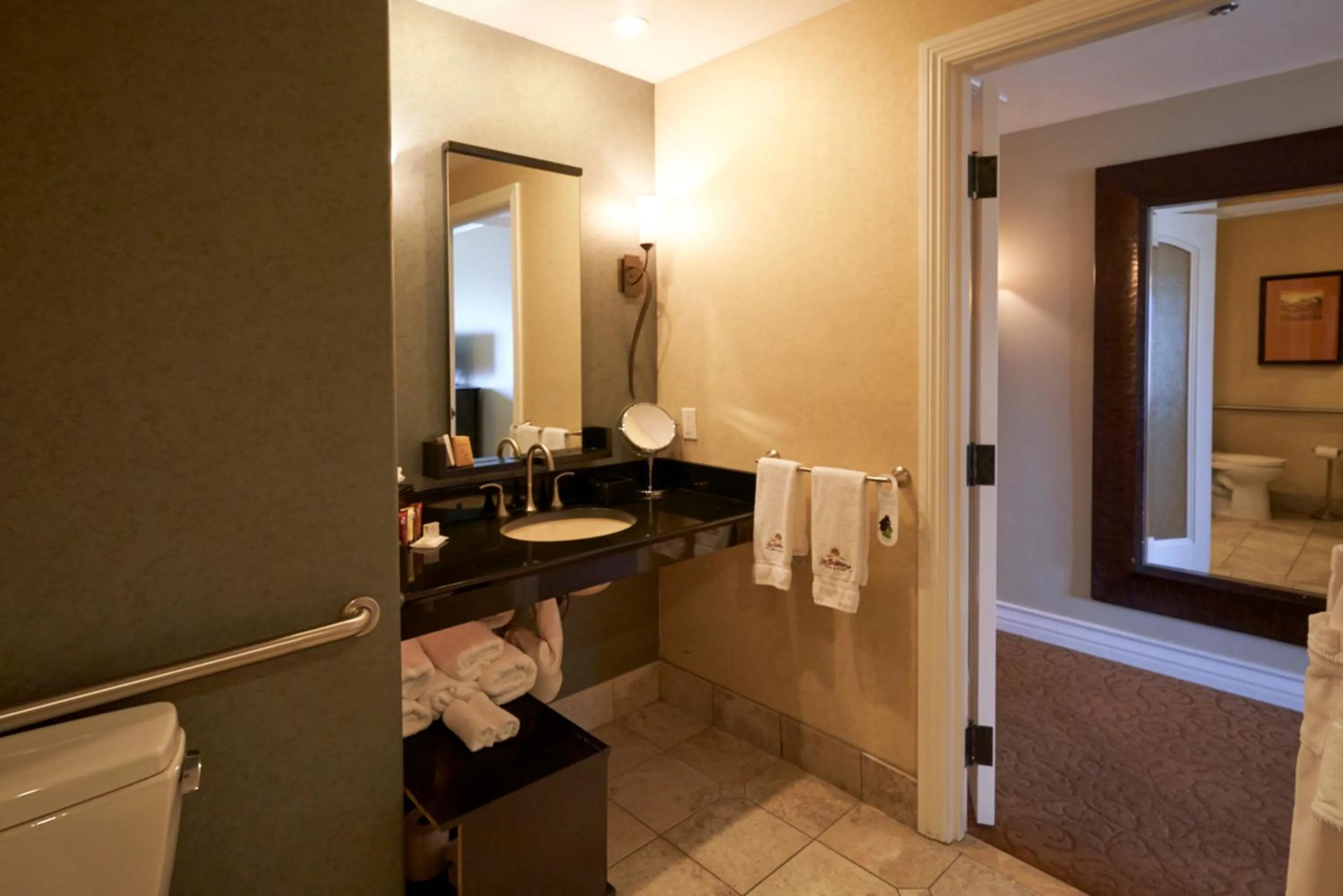 One Bedroom King Whirlpool Suite in Bellasera Hotel & Suites Paso Robles, Tapestry by Hilton
