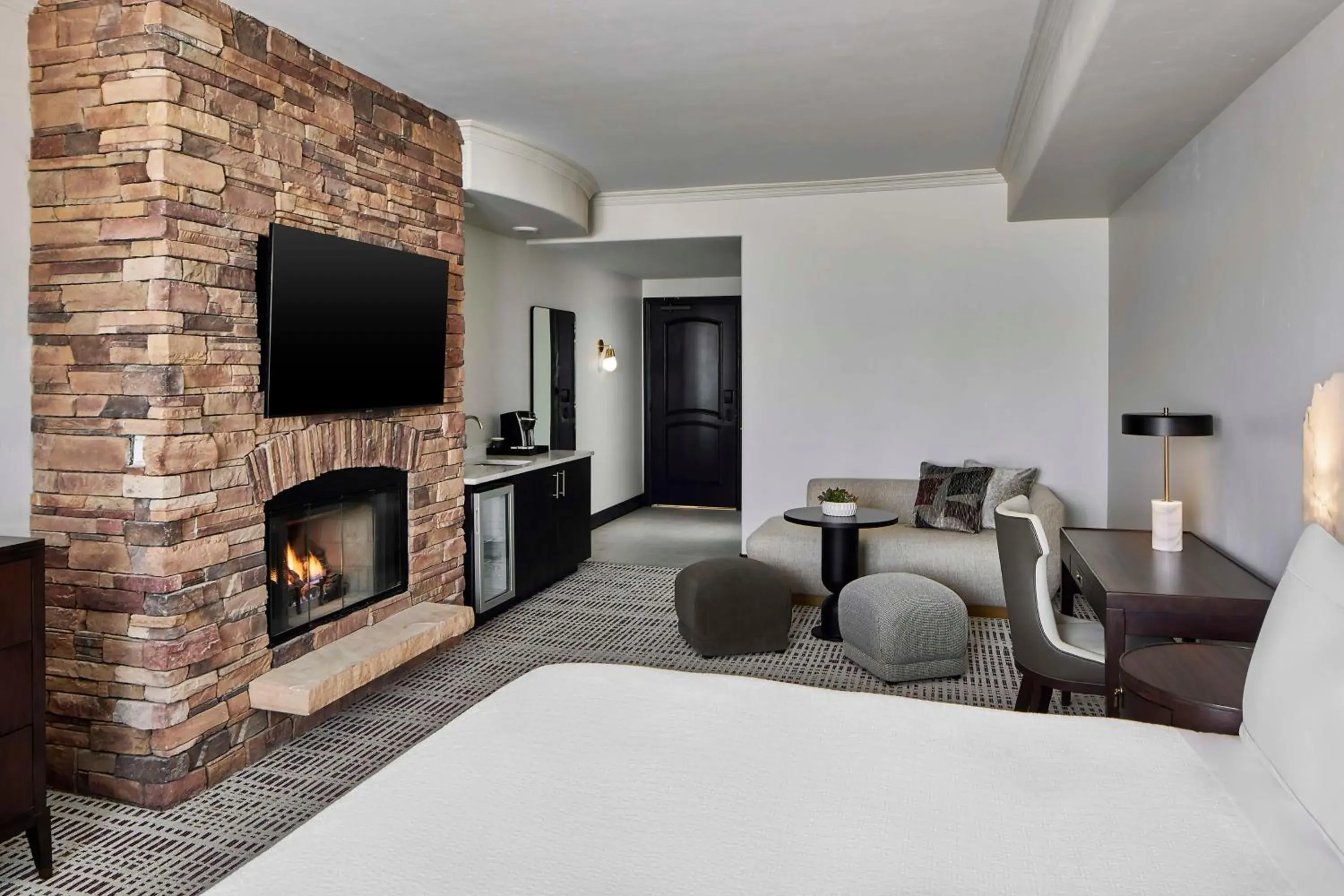 Living room, Bed in Bellasera Hotel & Suites Paso Robles, Tapestry by Hilton Living room, Bed in Bellasera Hotel & Suites Paso Robles, Tapestry by Hilton