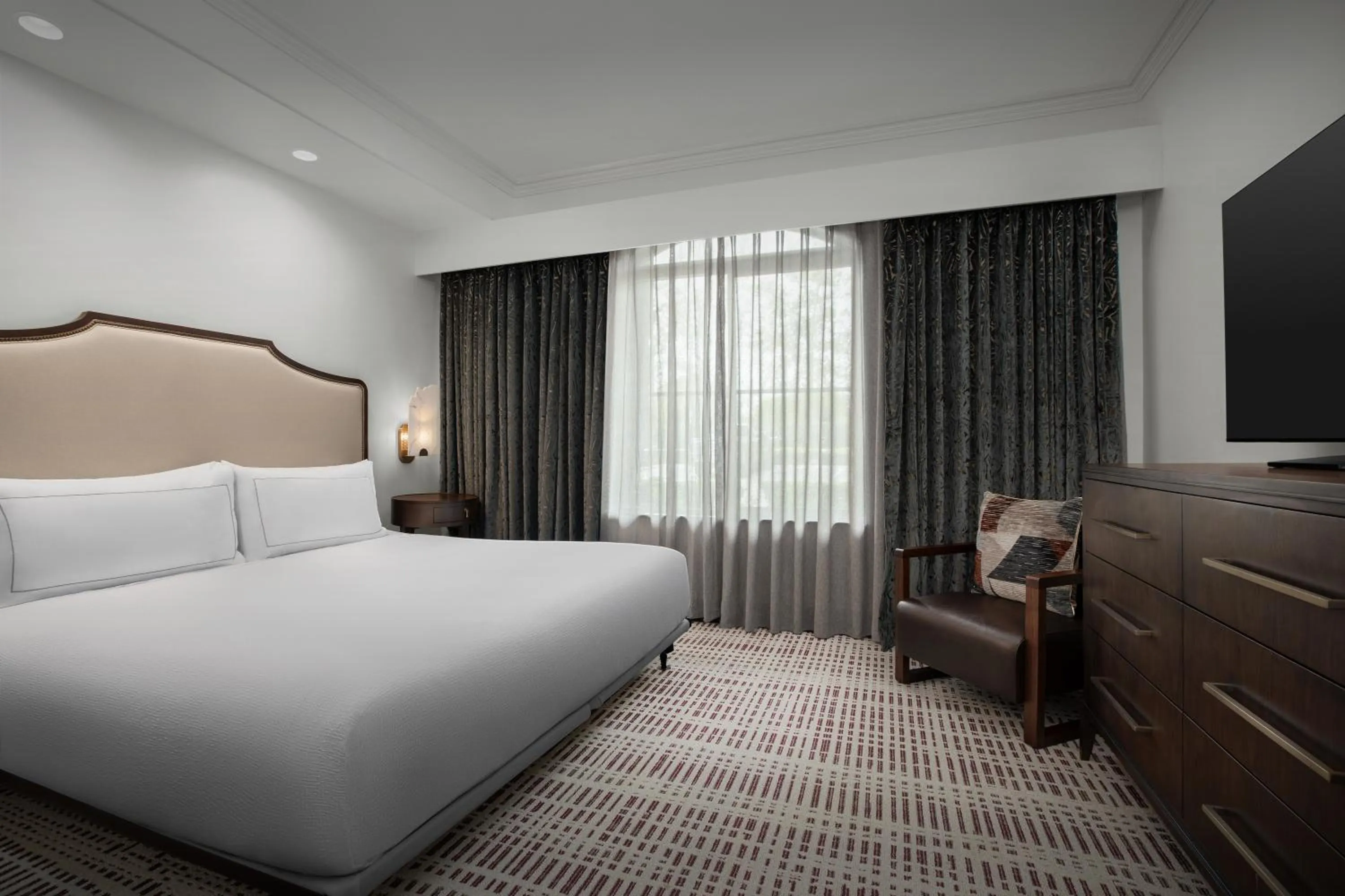 Bedroom, Bed in Bellasera Hotel & Suites Paso Robles, Tapestry by Hilton