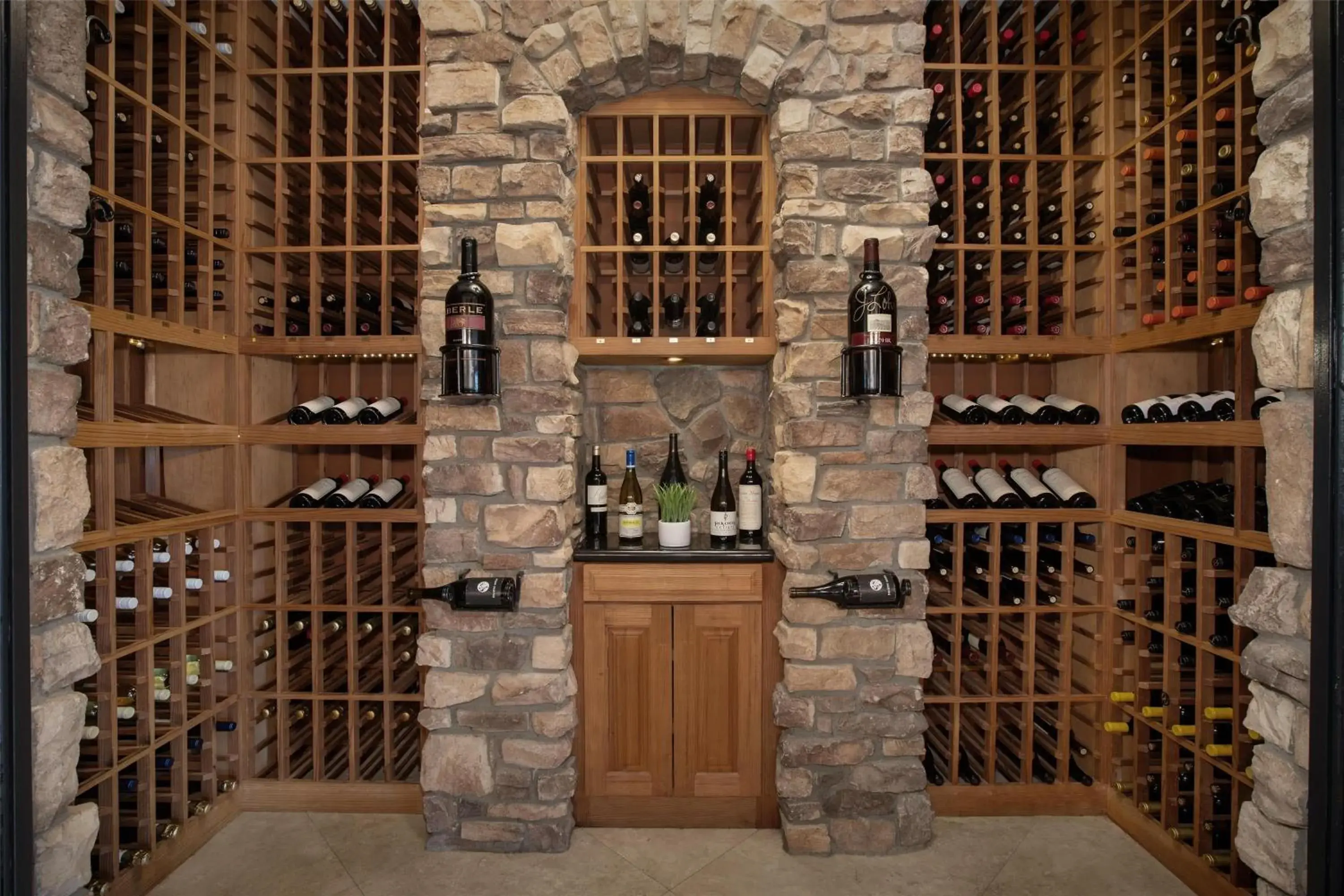 Lounge or bar in Bellasera Hotel & Suites Paso Robles, Tapestry by Hilton Lounge or bar in Bellasera Hotel & Suites Paso Robles, Tapestry by Hilton