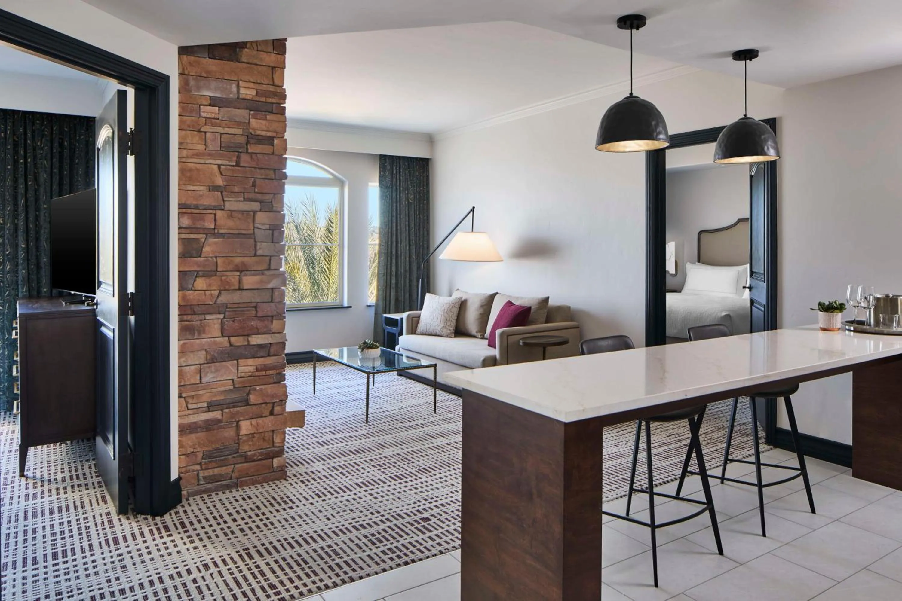 Living room in Bellasera Hotel & Suites Paso Robles, Tapestry by Hilton