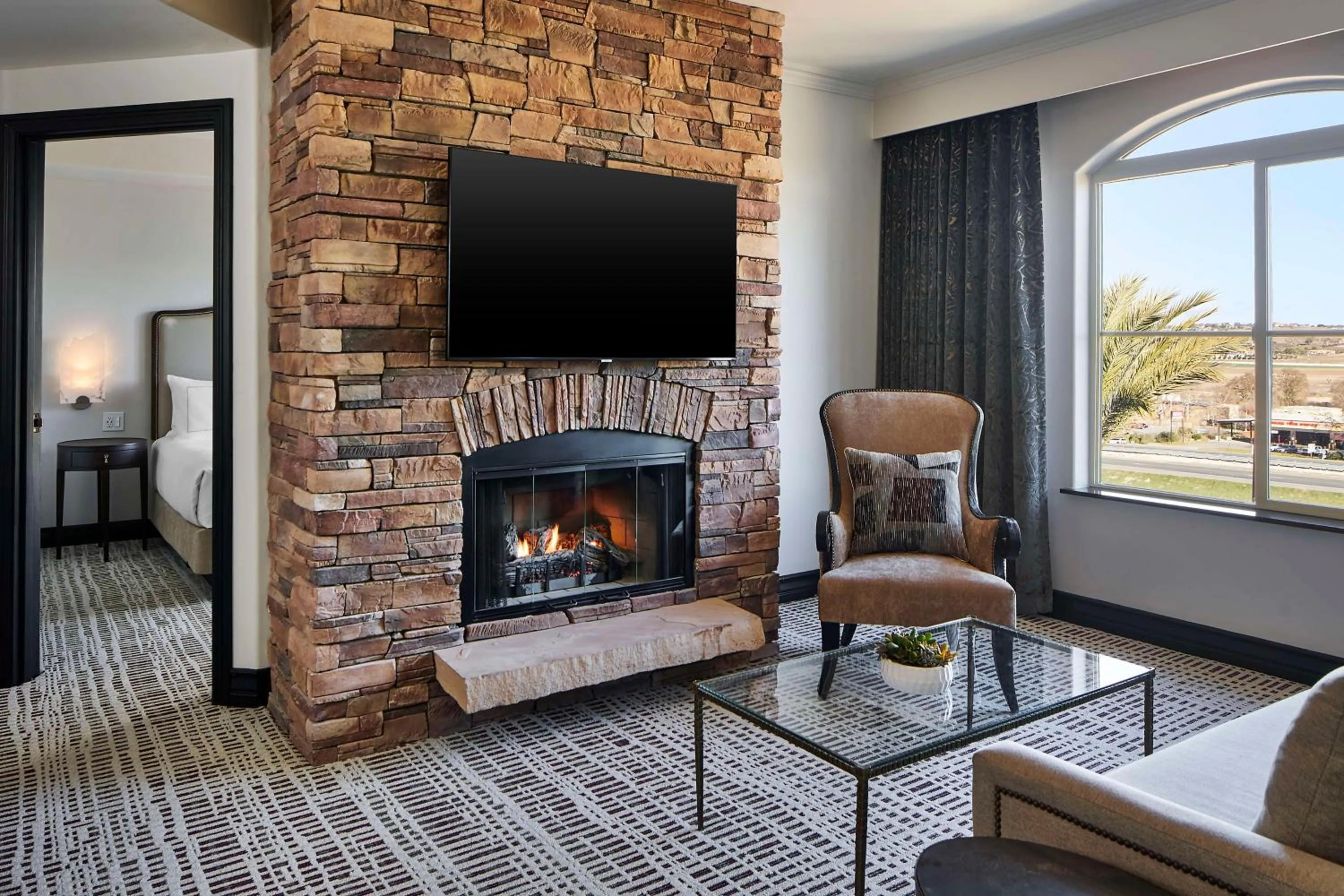 Living room in Bellasera Hotel & Suites Paso Robles, Tapestry by Hilton