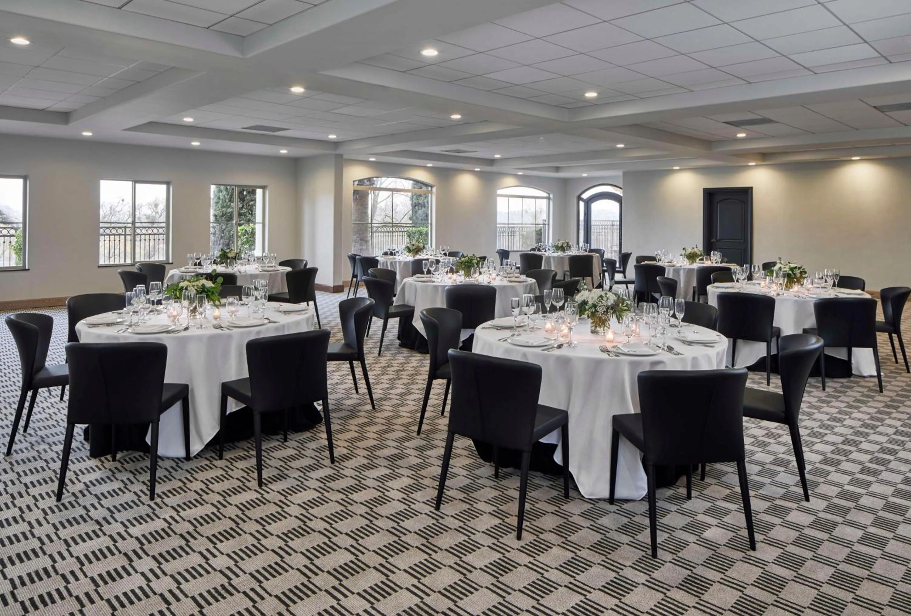 Property building in Bellasera Hotel & Suites Paso Robles, Tapestry by Hilton