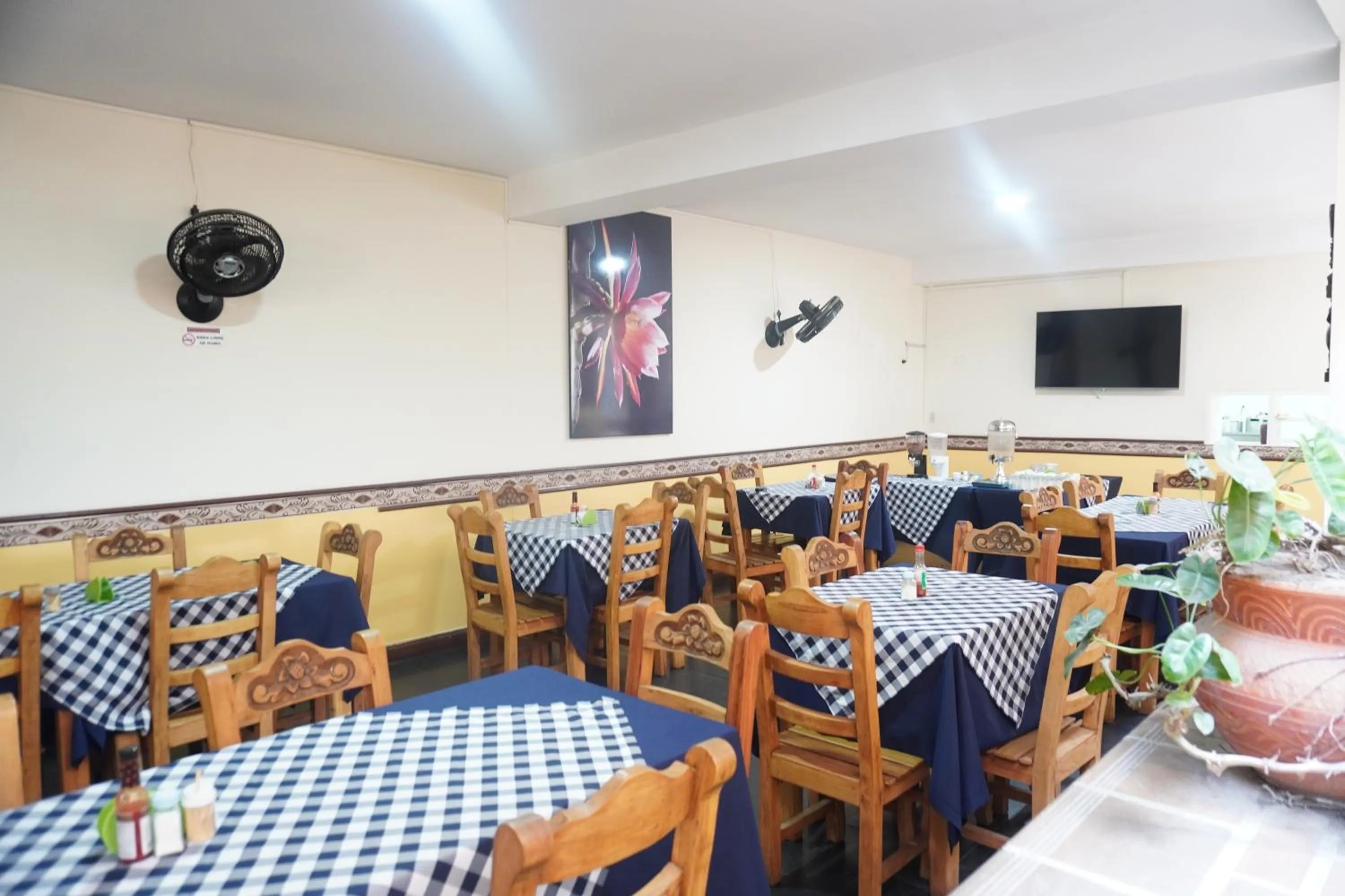 Restaurant/places to eat in Hotel El Andino