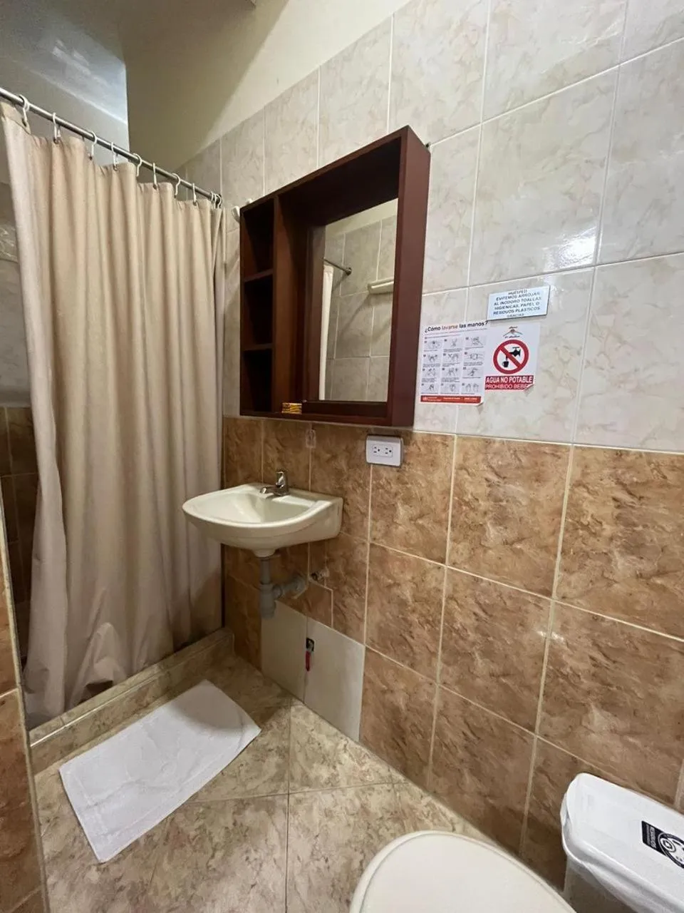 Shower in Hotel El Andino