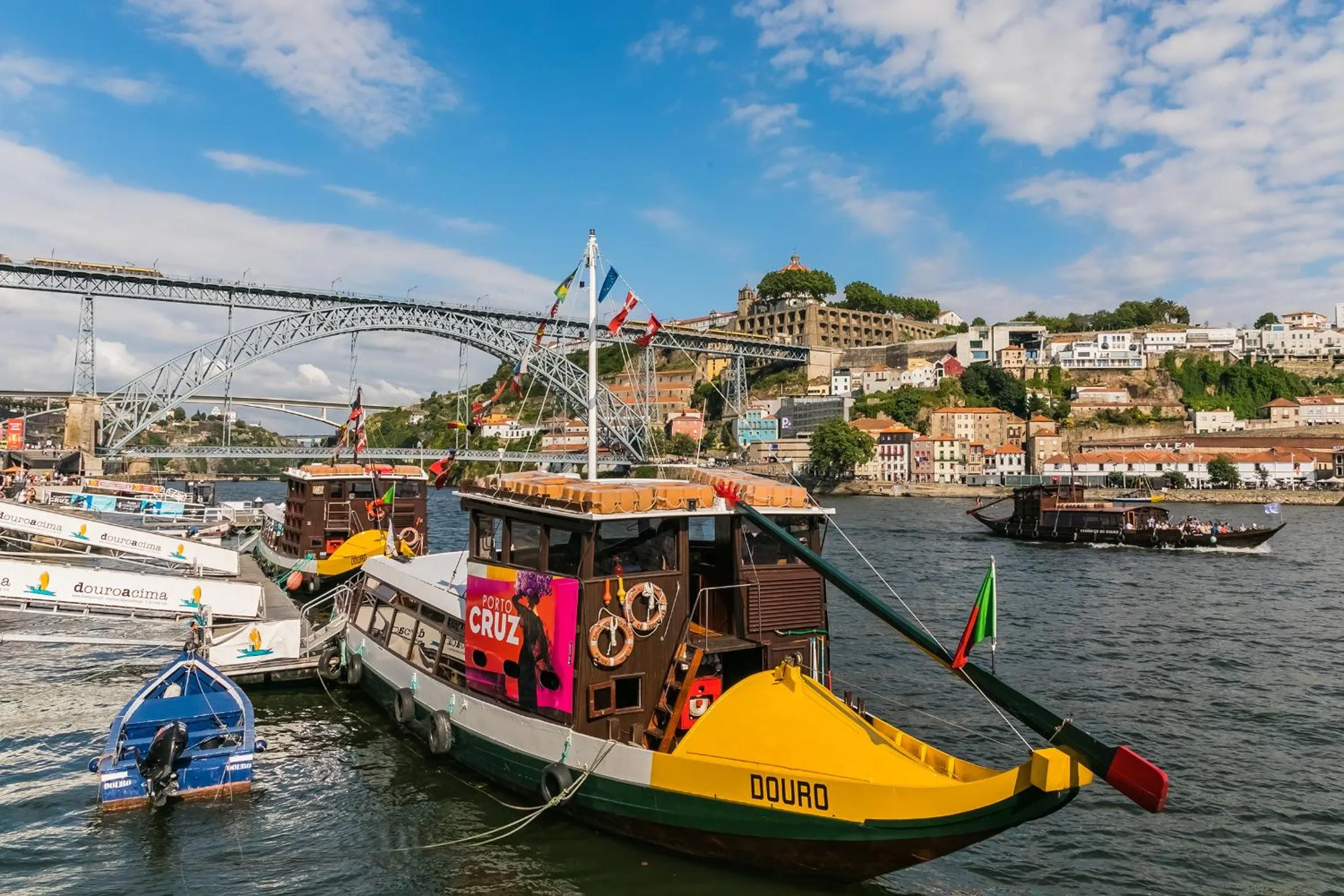 Property building in Indulge Porto Flats