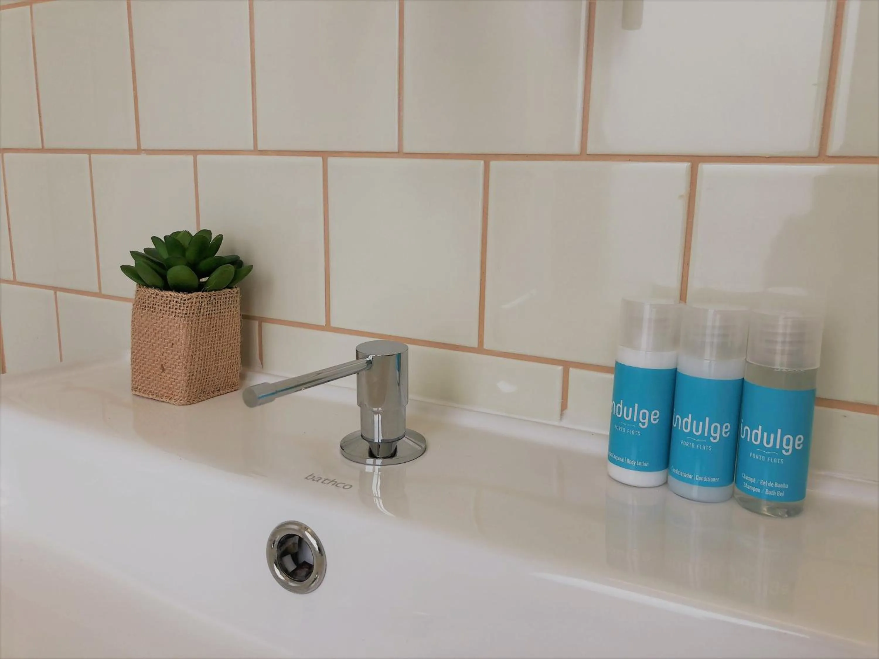 Bathroom in Indulge Porto Flats