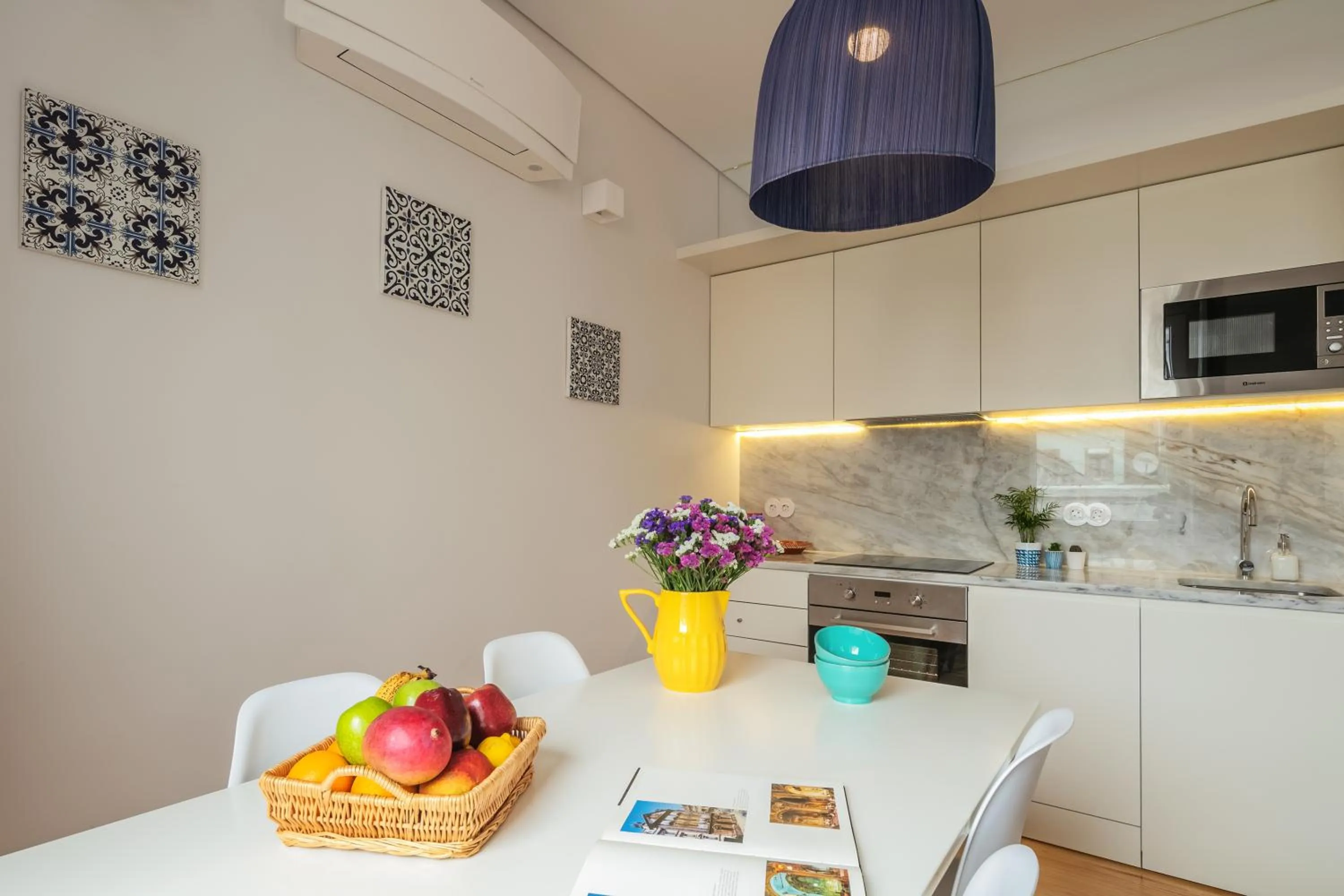Kitchen or kitchenette in Indulge Porto Flats