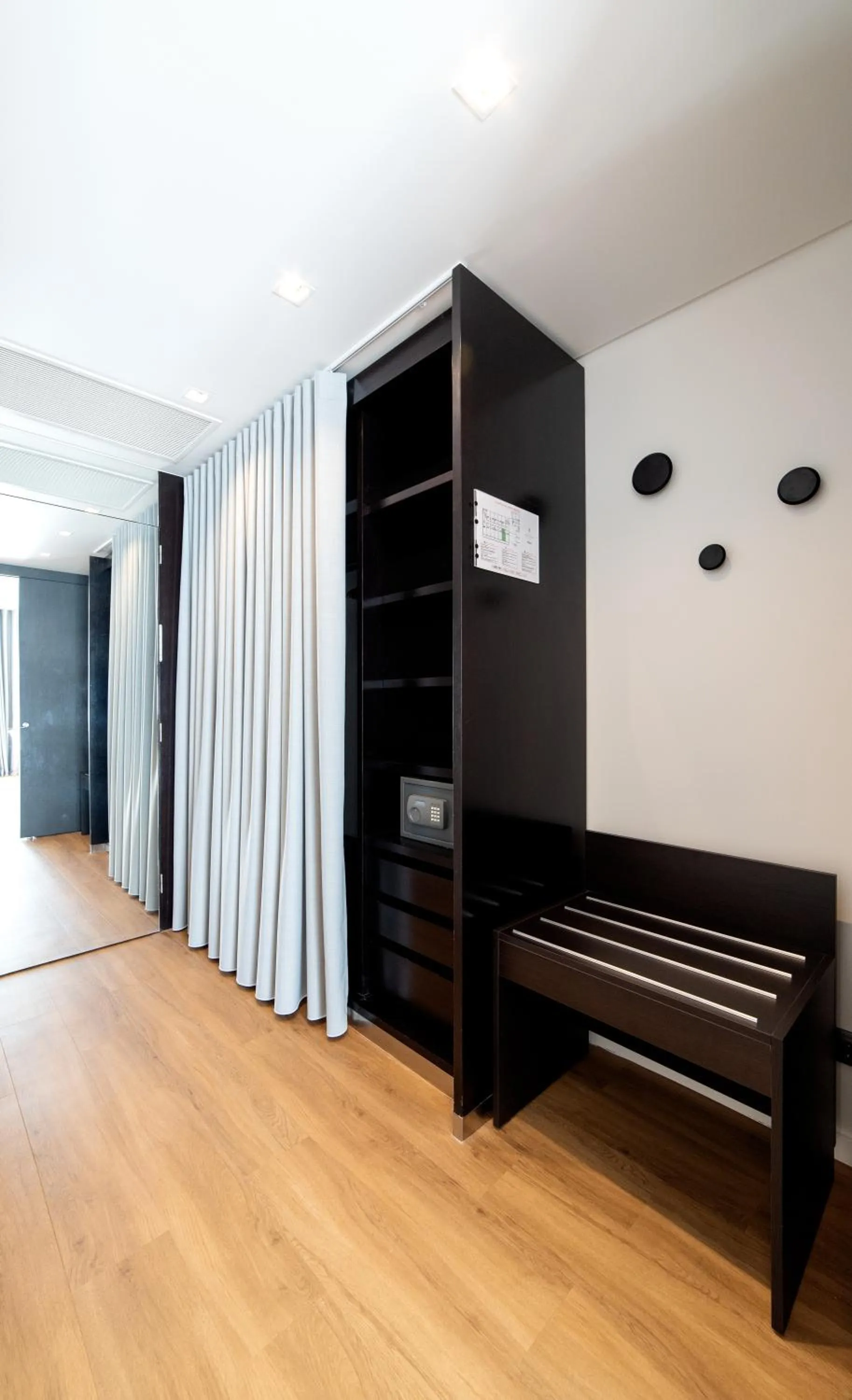 wardrobe in Hotel Flor De Sal