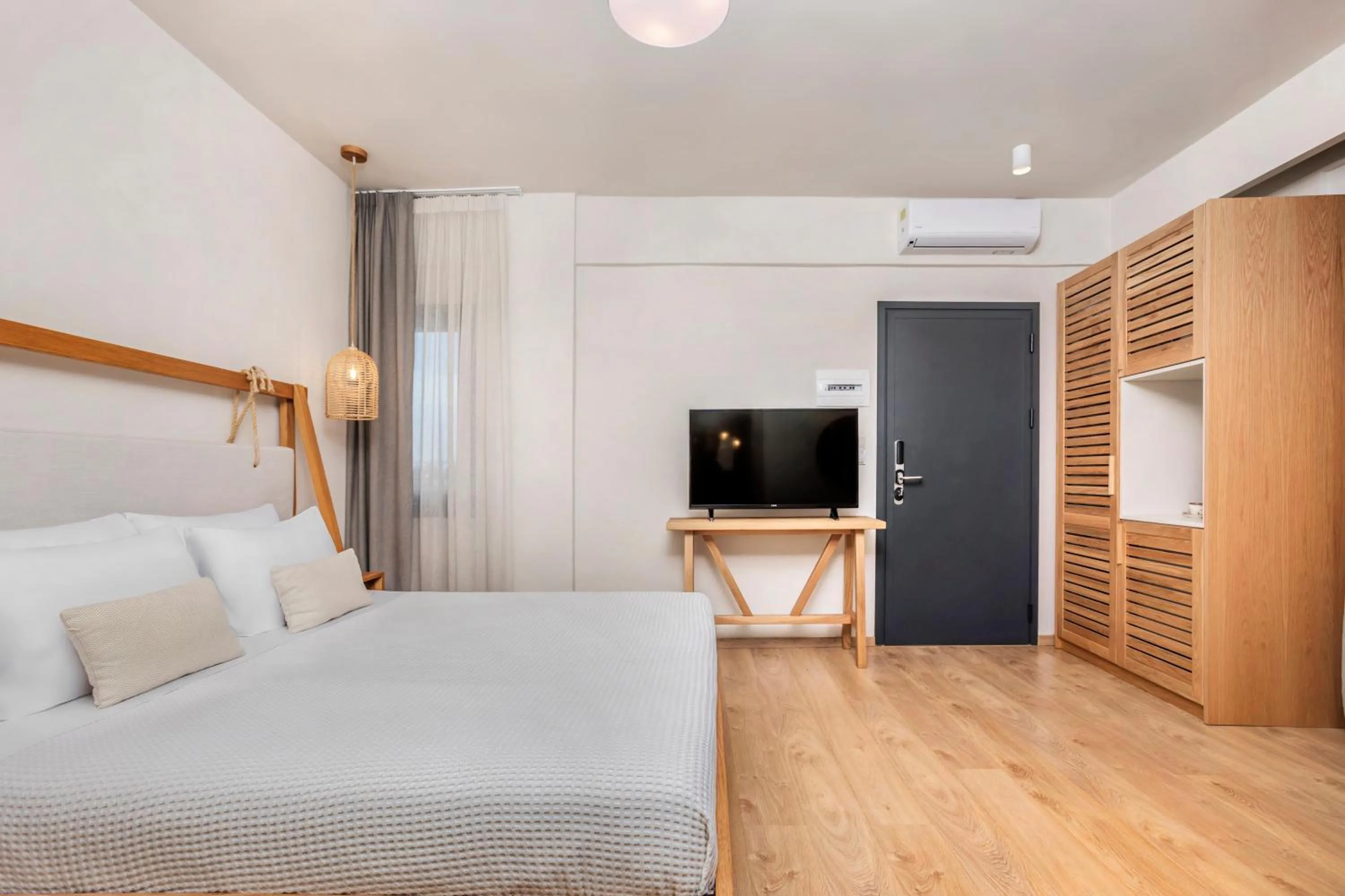 TV and multimedia, Bed in Elies 33 Bio Retreat