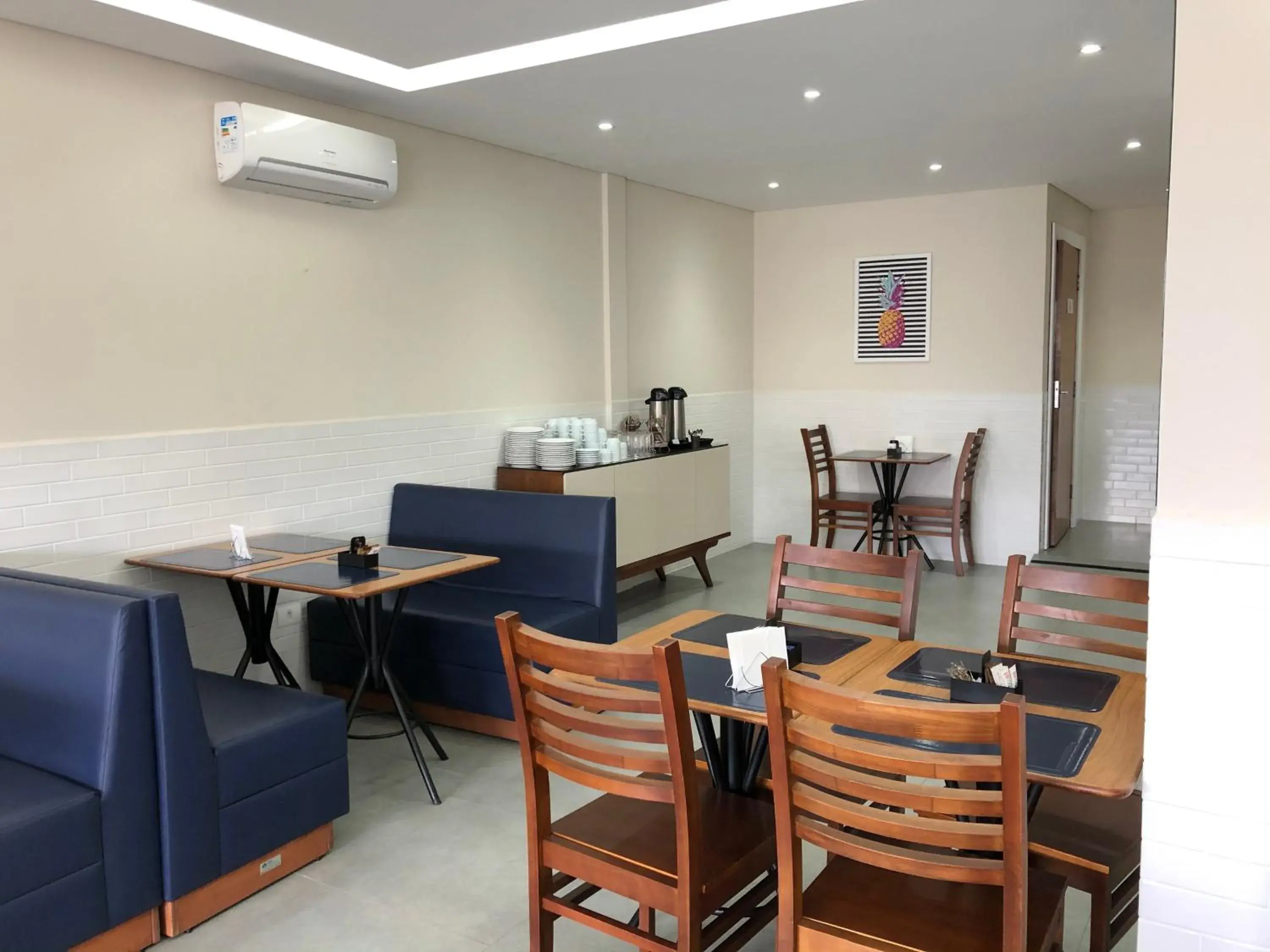 Lounge or bar in Sense Hotel Araucária Lounge or bar in Sense Hotel Araucária