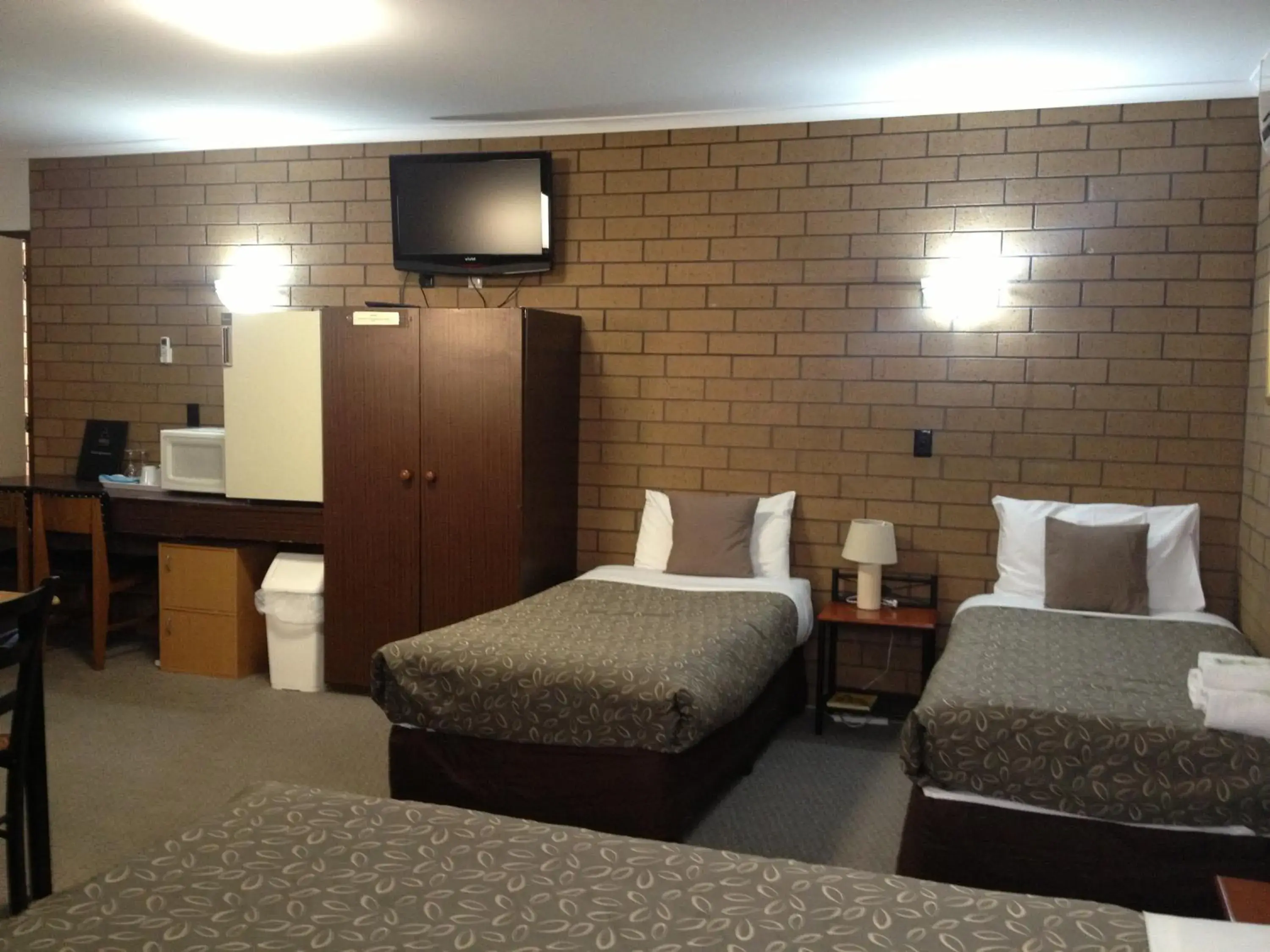 Bed in Rippleside Park Motor Inn Bed in Rippleside Park Motor Inn