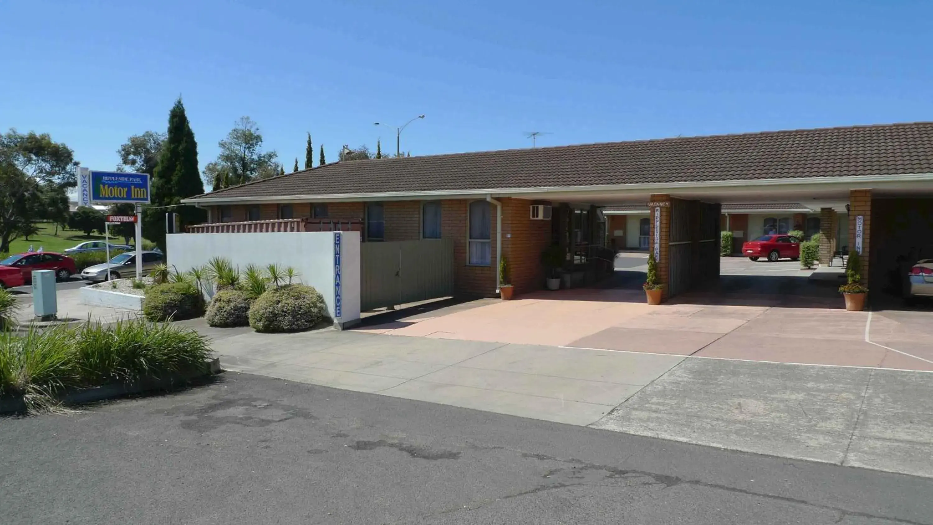 Facade/entrance in Rippleside Park Motor Inn Facade/entrance in Rippleside Park Motor Inn