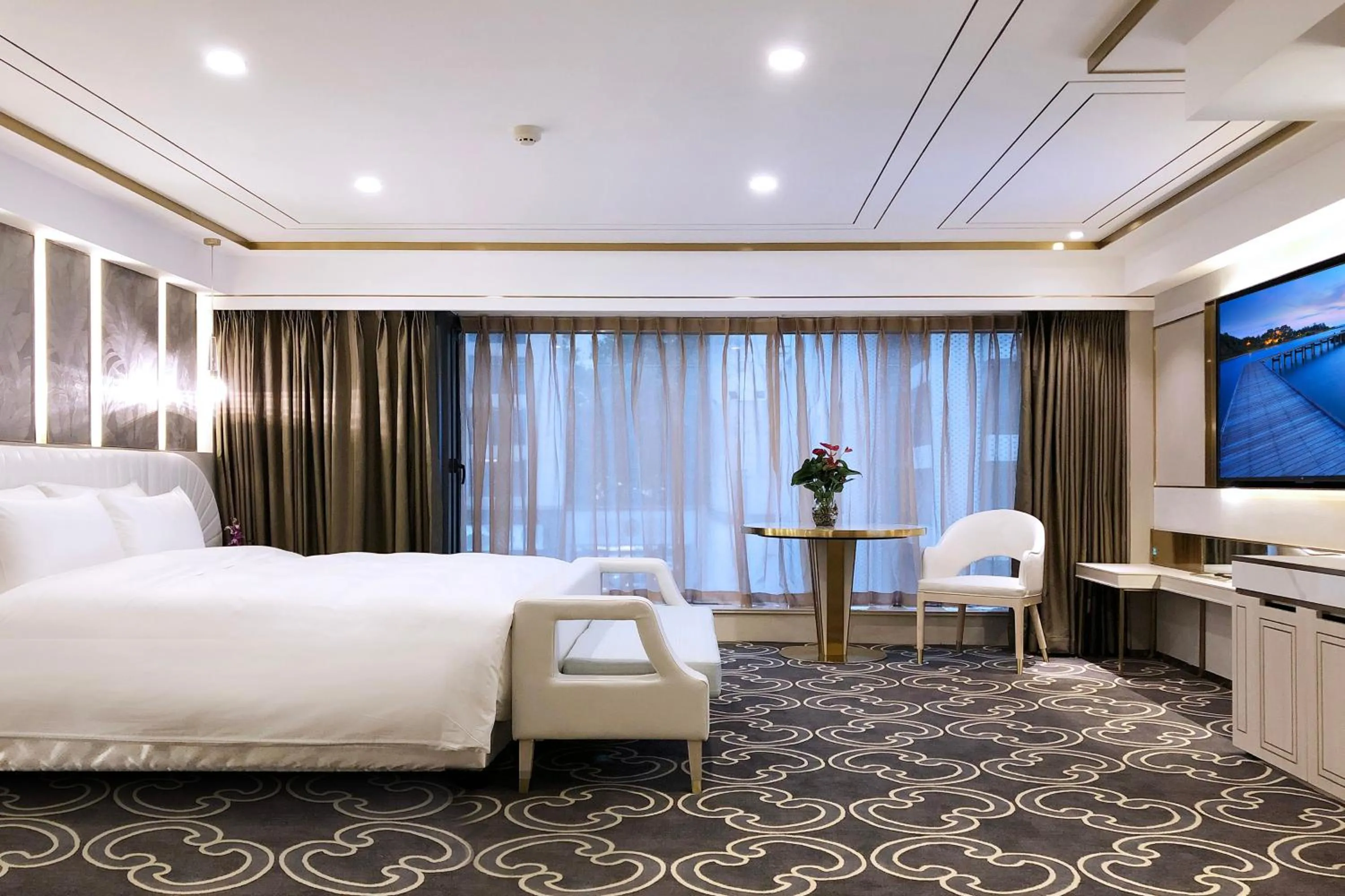 Photo of the whole room, Bed in Nanjing Central Hotel