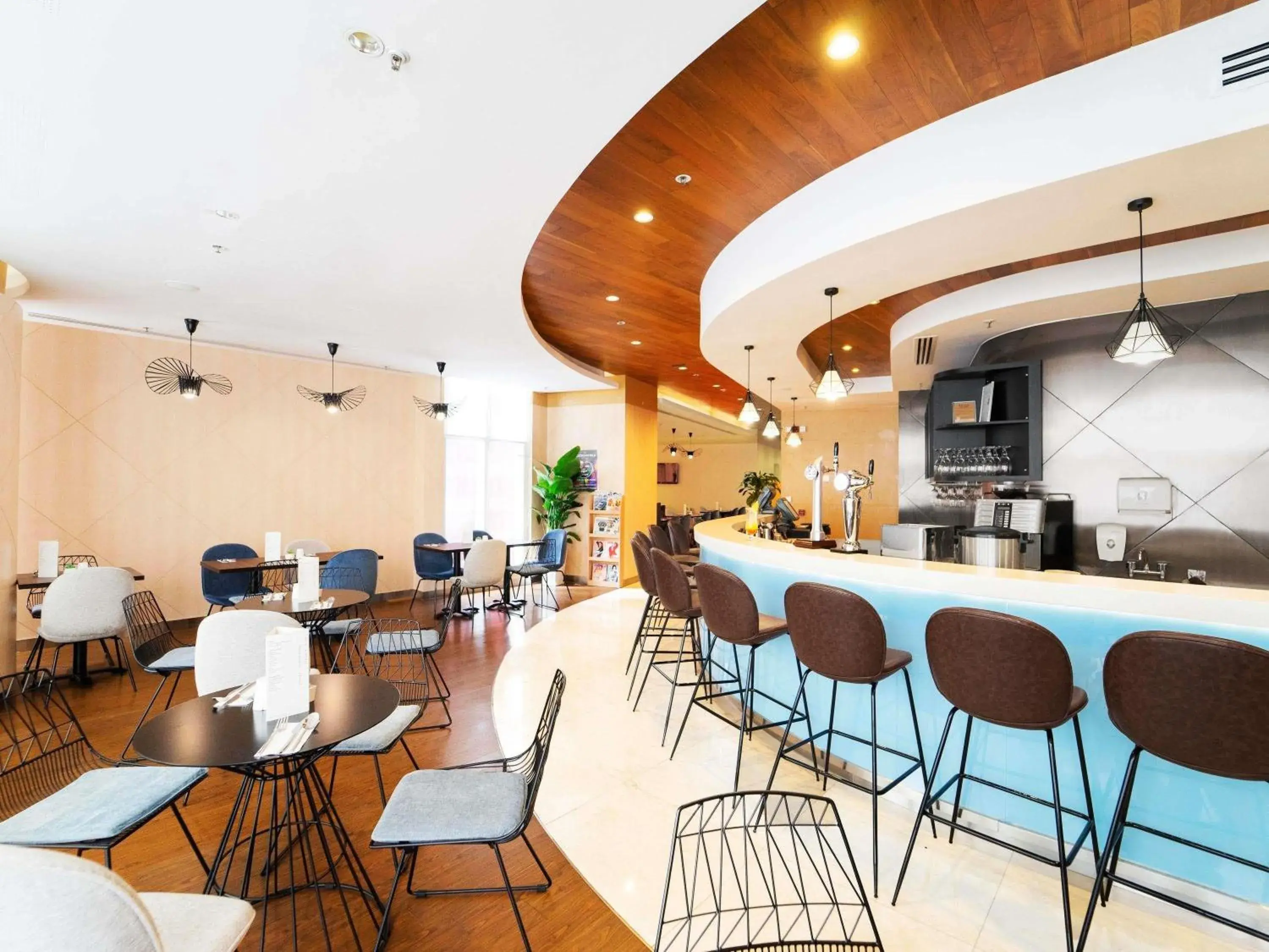 Lounge or bar in Ibis Hong Kong Central & Sheung Wan Lounge or bar in Ibis Hong Kong Central & Sheung Wan