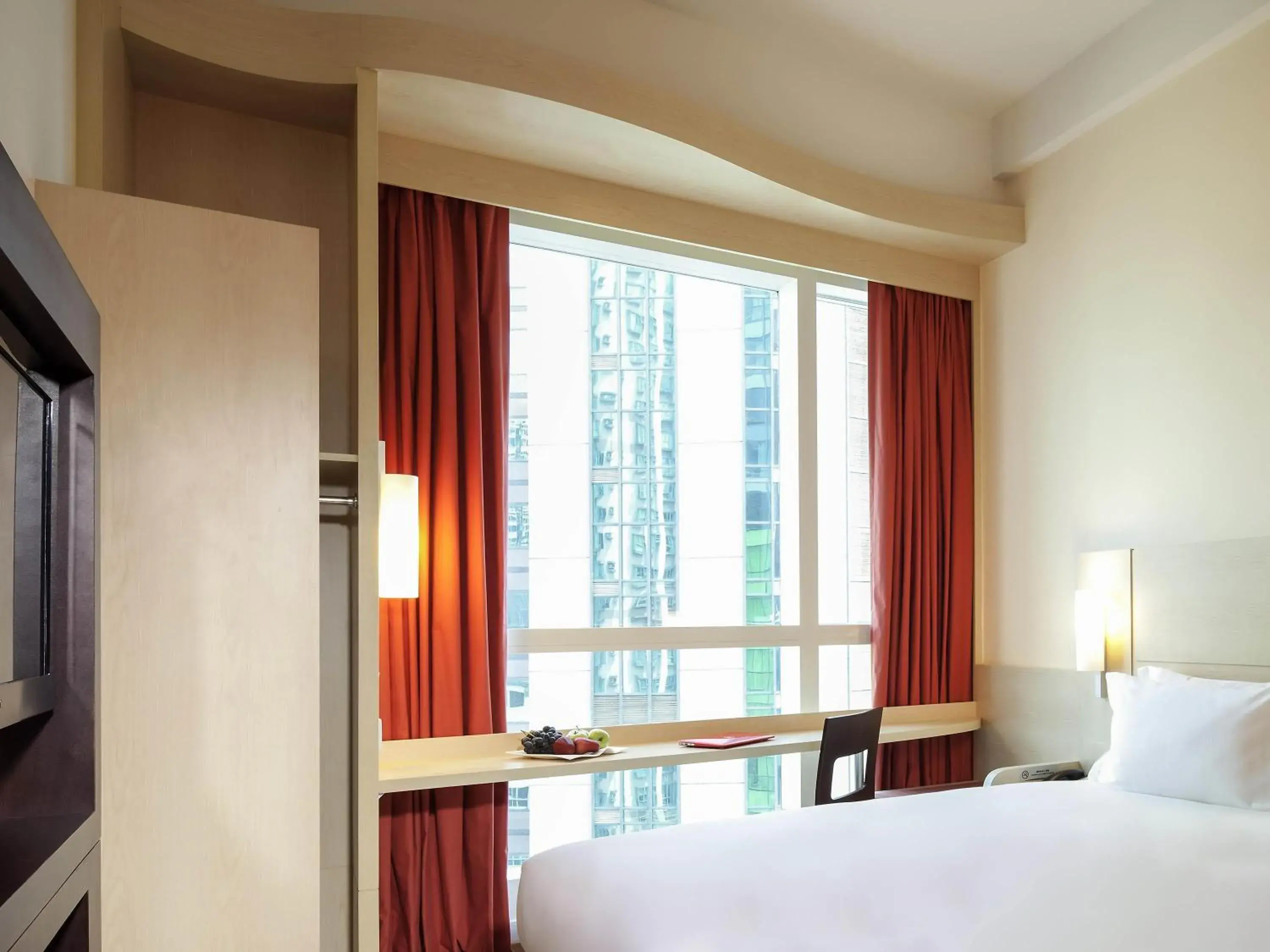 Bedroom, Bed in Ibis Hong Kong Central & Sheung Wan Bedroom, Bed in Ibis Hong Kong Central & Sheung Wan