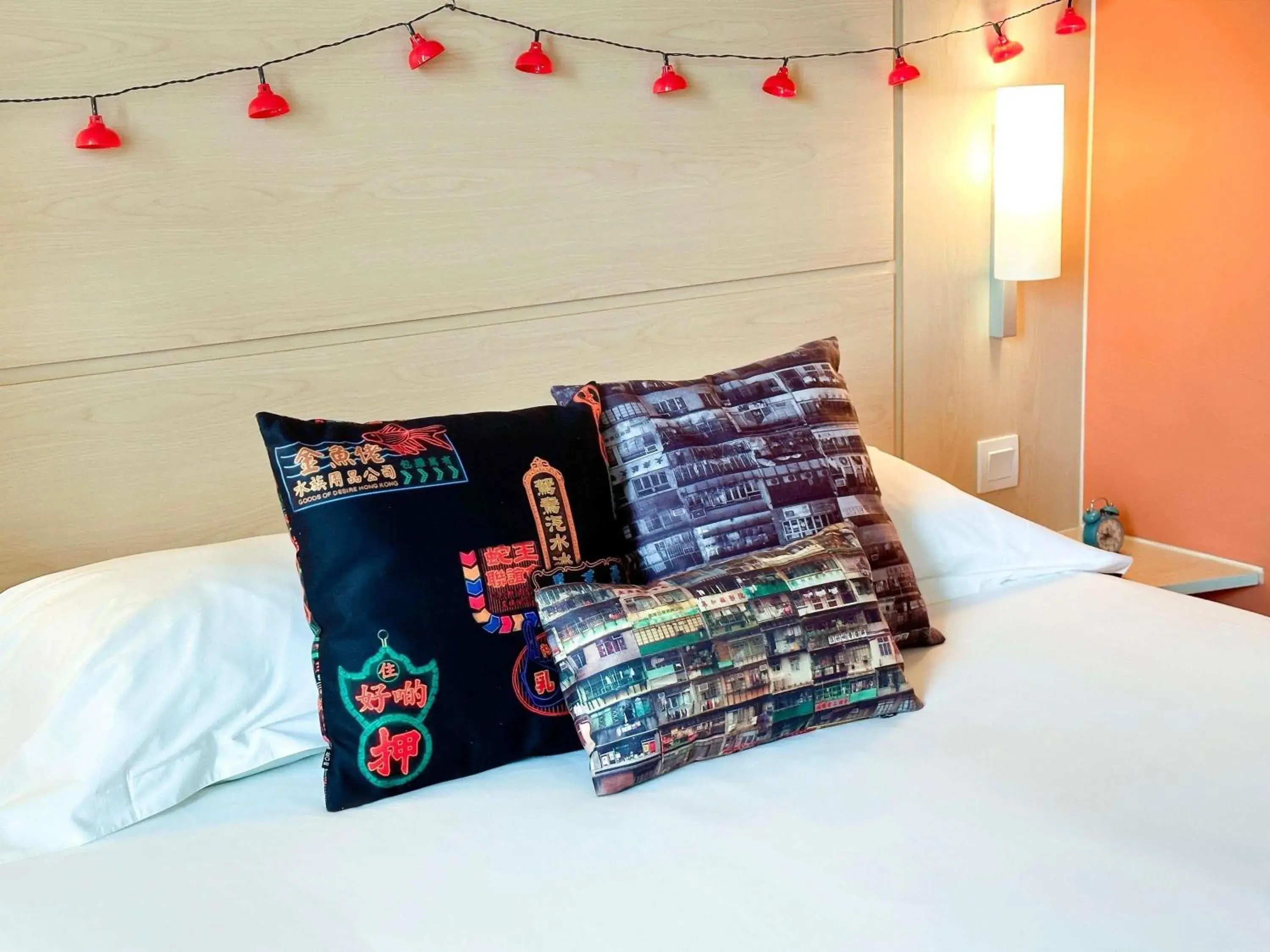 Bedroom, Bed in Ibis Hong Kong Central & Sheung Wan Bedroom, Bed in Ibis Hong Kong Central & Sheung Wan