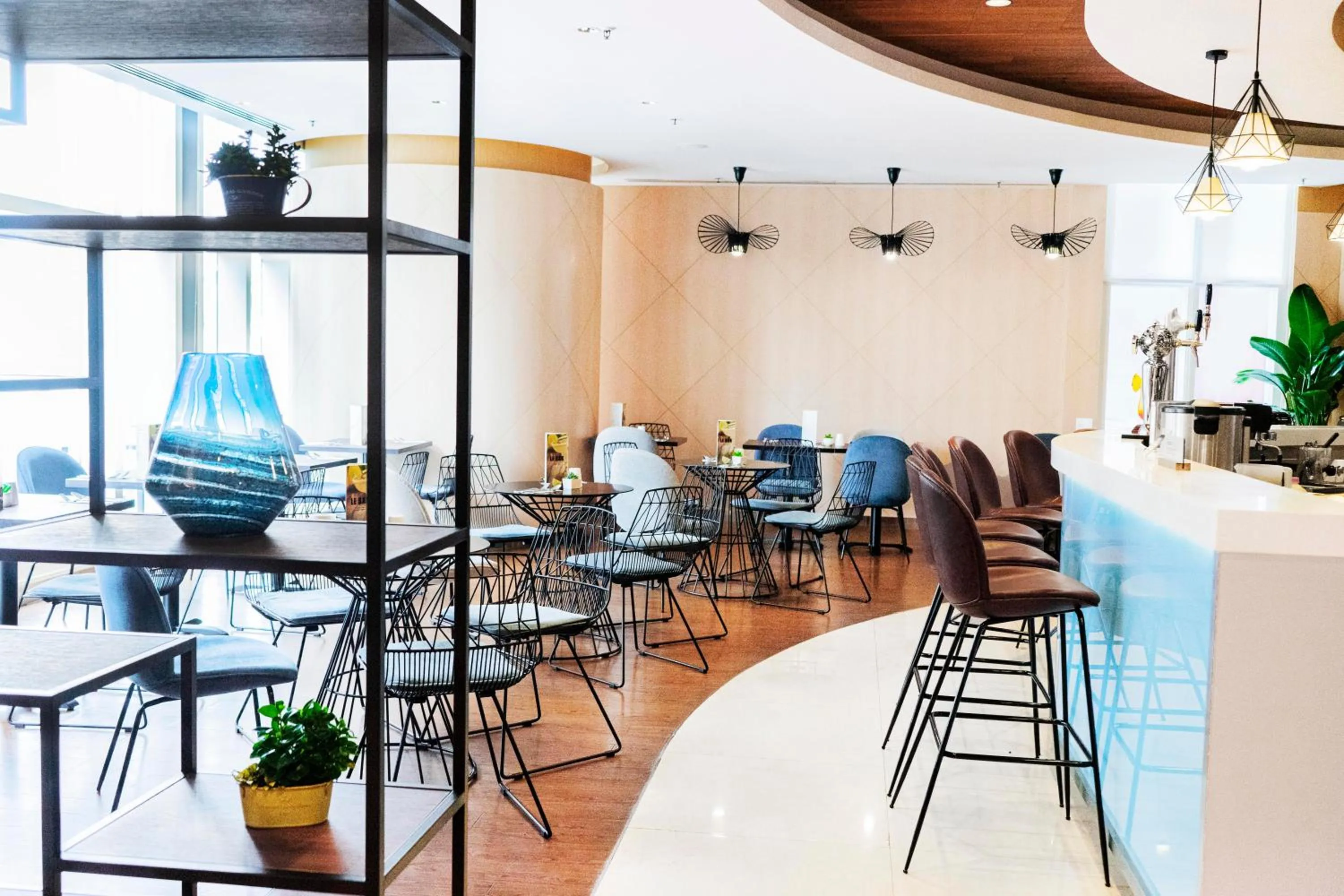 Restaurant/places to eat in Ibis Hong Kong Central & Sheung Wan