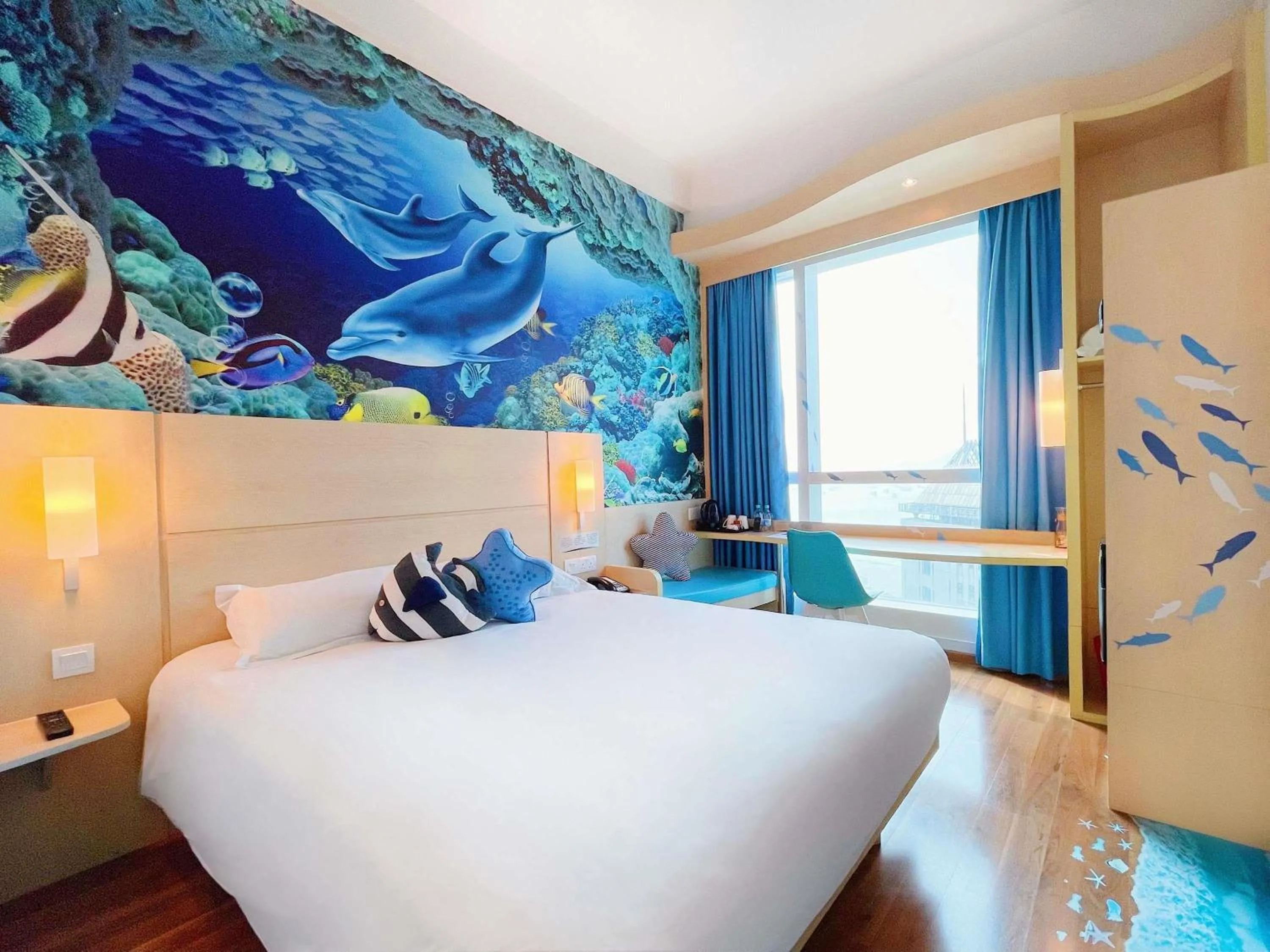 Bedroom, Bed in Ibis Hong Kong Central & Sheung Wan