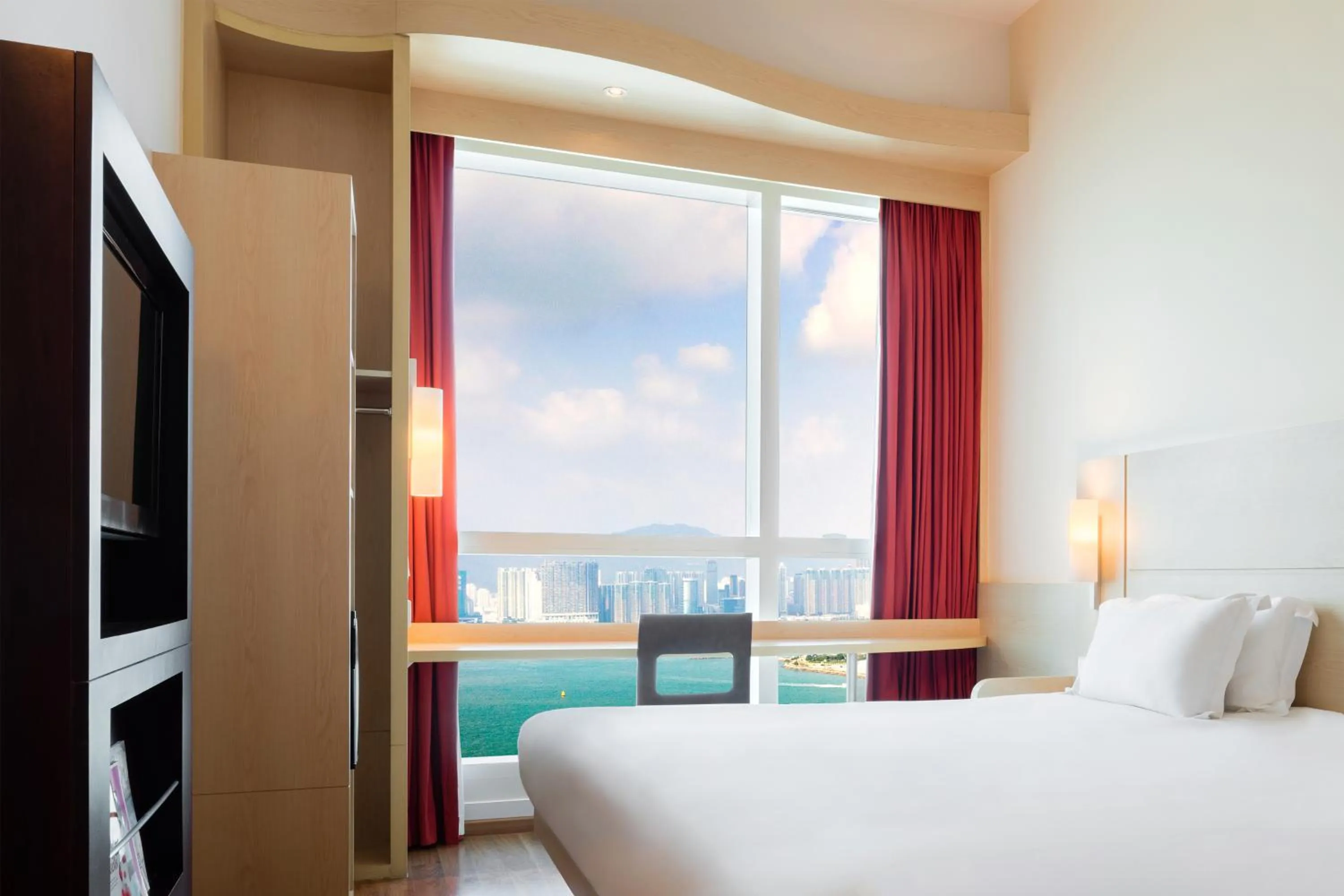 Bed in Ibis Hong Kong Central & Sheung Wan