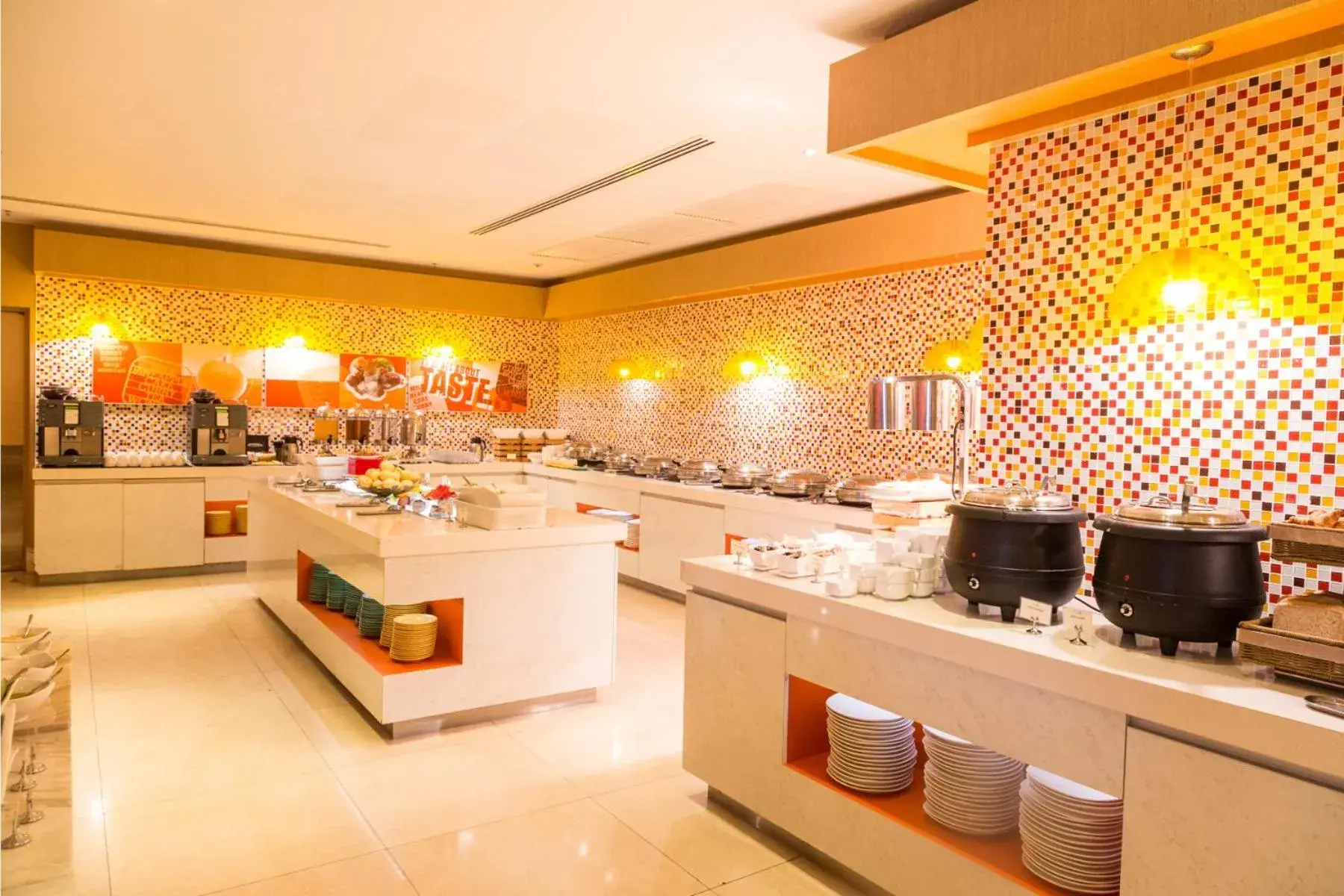 Restaurant/places to eat in Ibis Hong Kong Central & Sheung Wan Restaurant/places to eat in Ibis Hong Kong Central & Sheung Wan