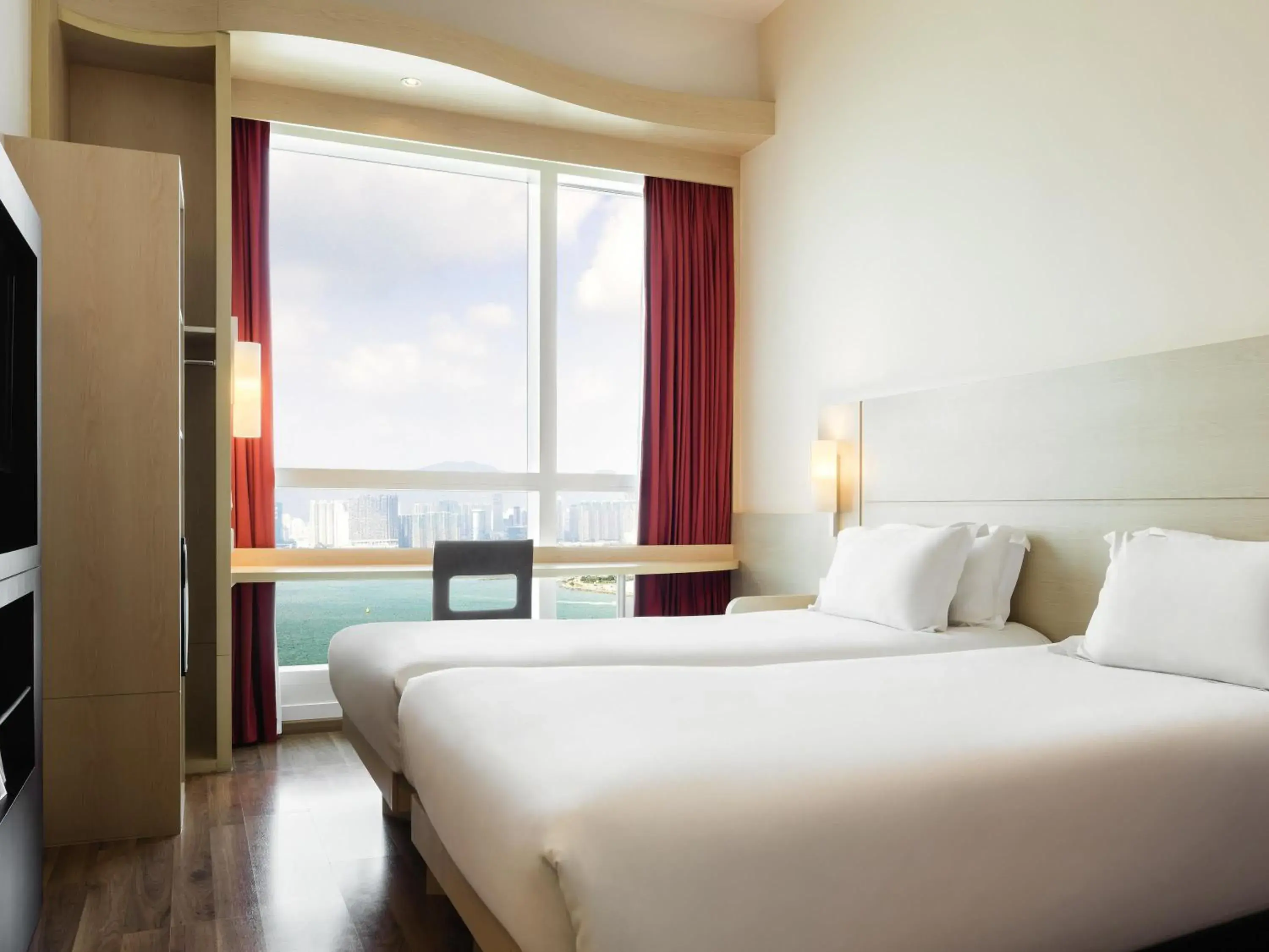 Bedroom, Bed in Ibis Hong Kong Central & Sheung Wan Bedroom, Bed in Ibis Hong Kong Central & Sheung Wan