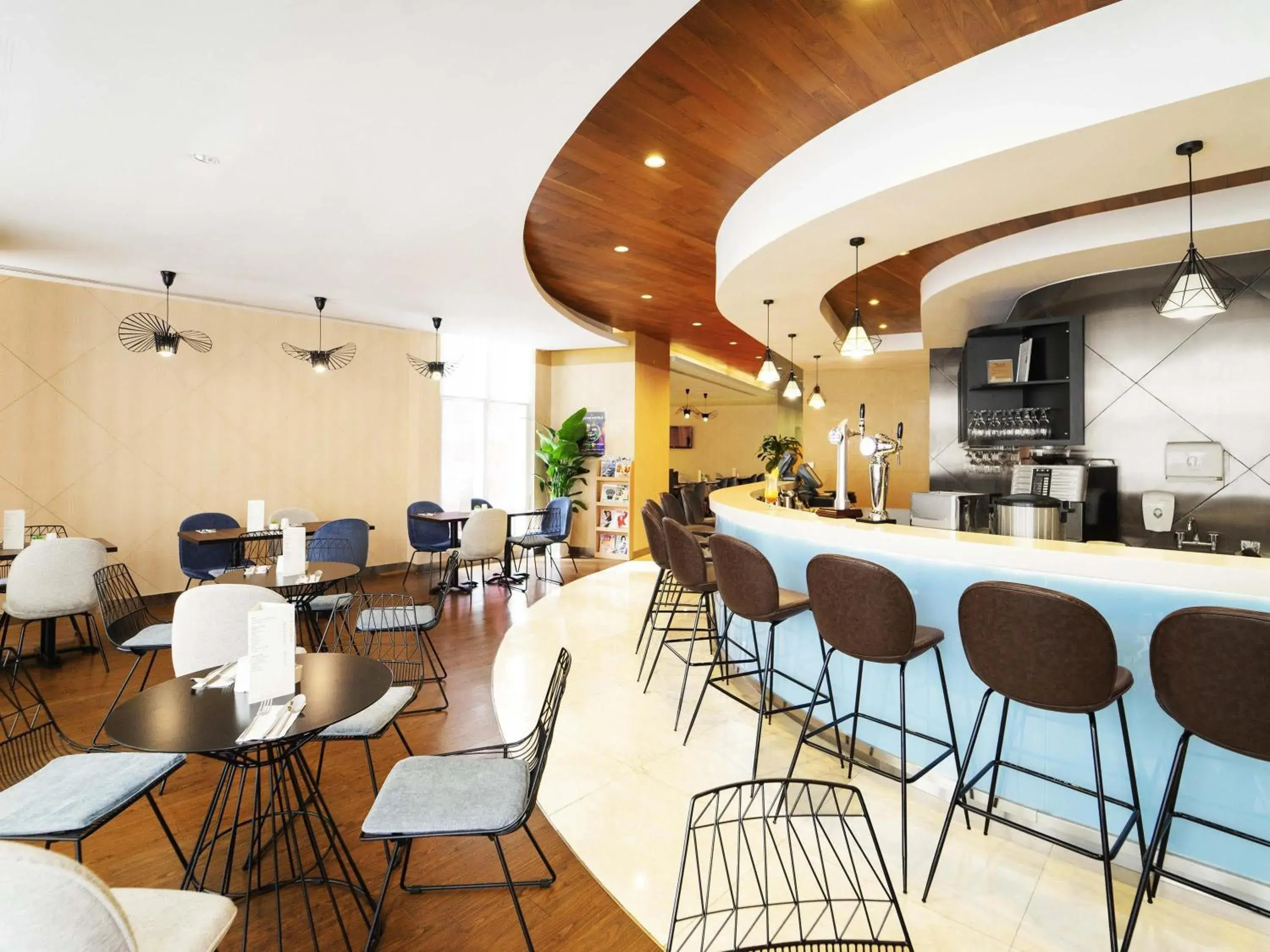 Lounge or bar in Ibis Hong Kong Central & Sheung Wan Lounge or bar in Ibis Hong Kong Central & Sheung Wan
