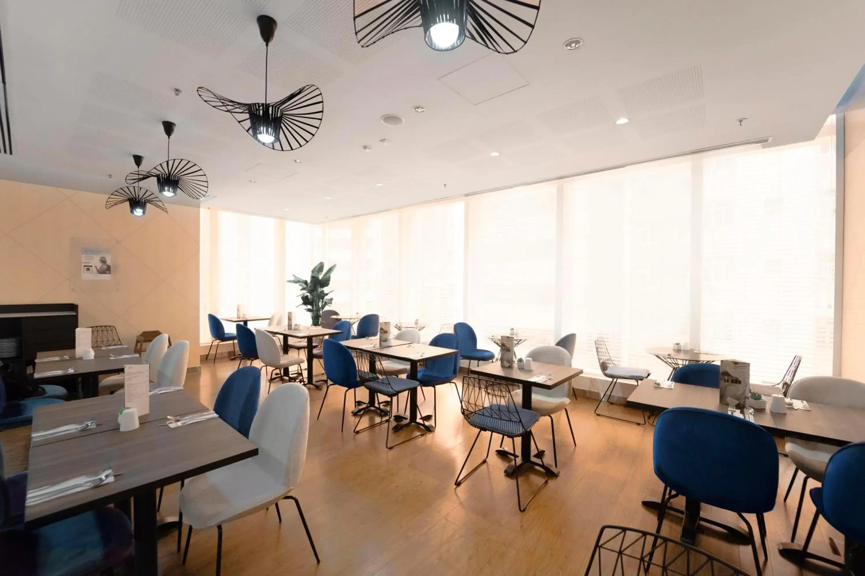 Restaurant/places to eat in Ibis Hong Kong Central & Sheung Wan Restaurant/places to eat in Ibis Hong Kong Central & Sheung Wan