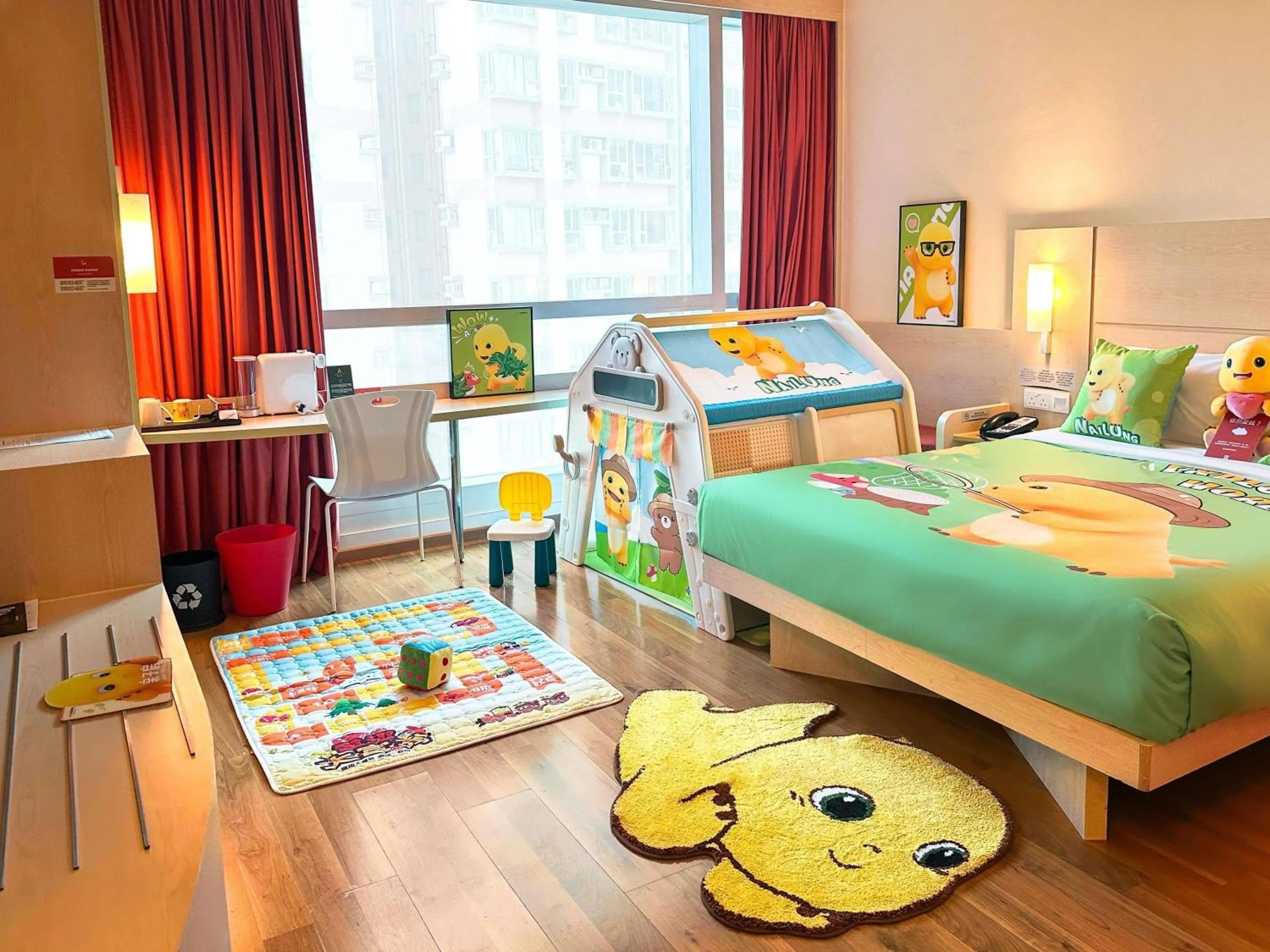 Bedroom, Bed in Ibis Hong Kong Central & Sheung Wan