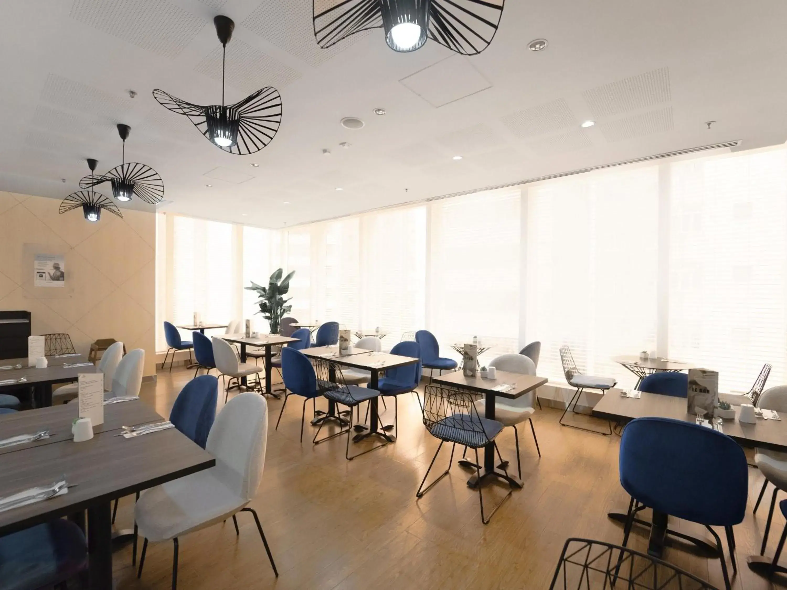 Lounge or bar in Ibis Hong Kong Central & Sheung Wan Lounge or bar in Ibis Hong Kong Central & Sheung Wan