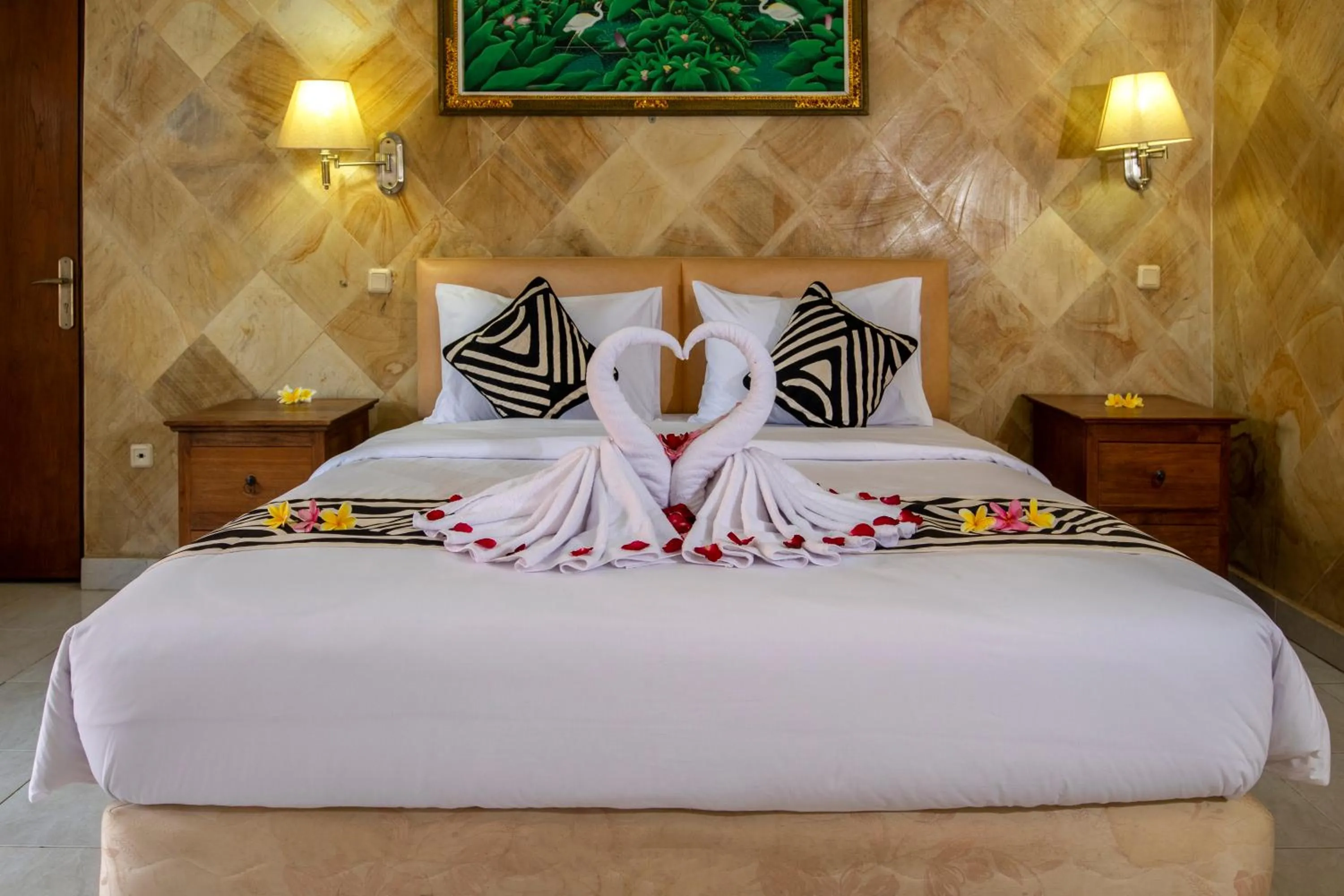 Bed in Suriwathi Hotel Legian