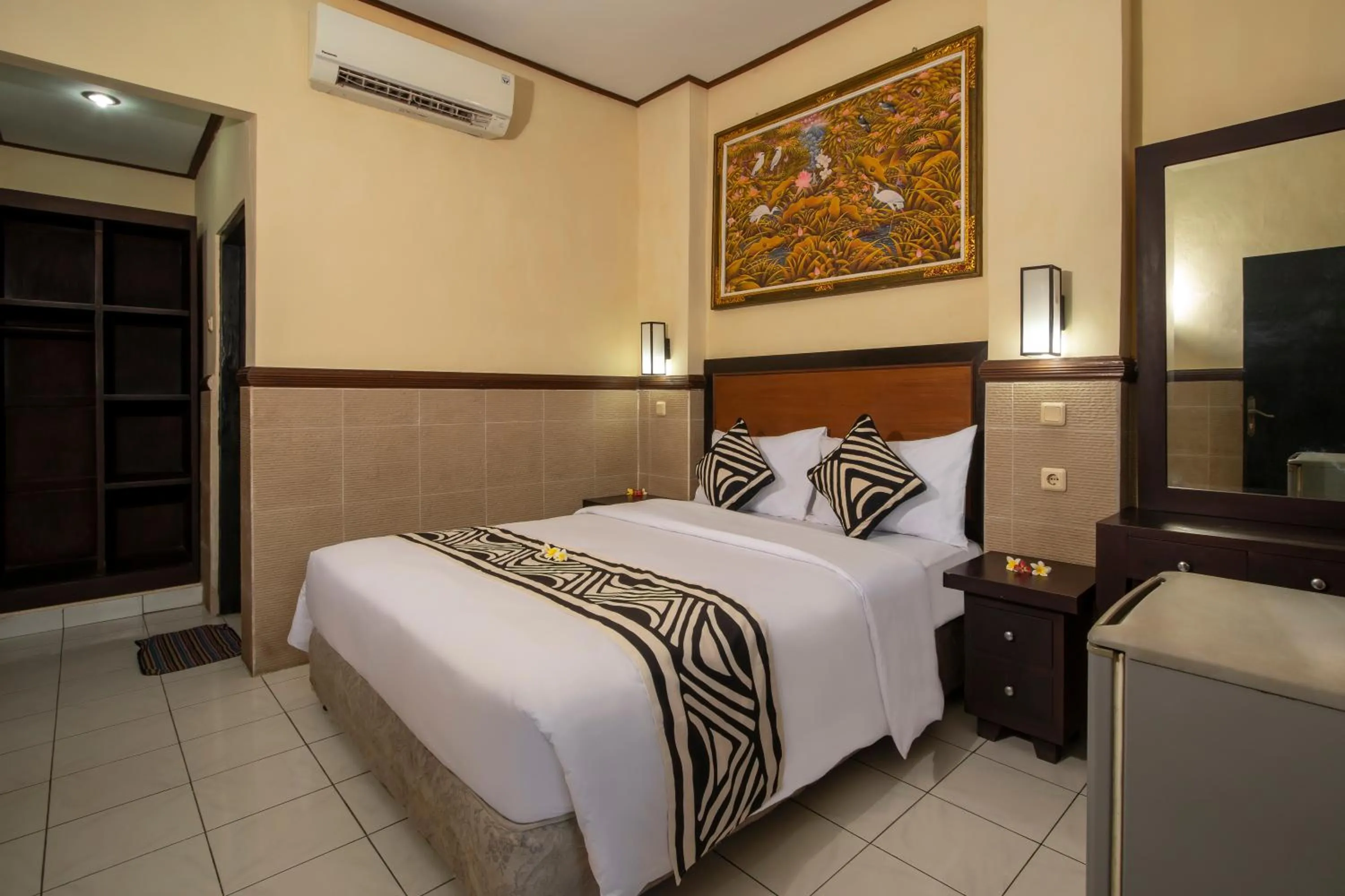 Bed in Suriwathi Hotel Legian