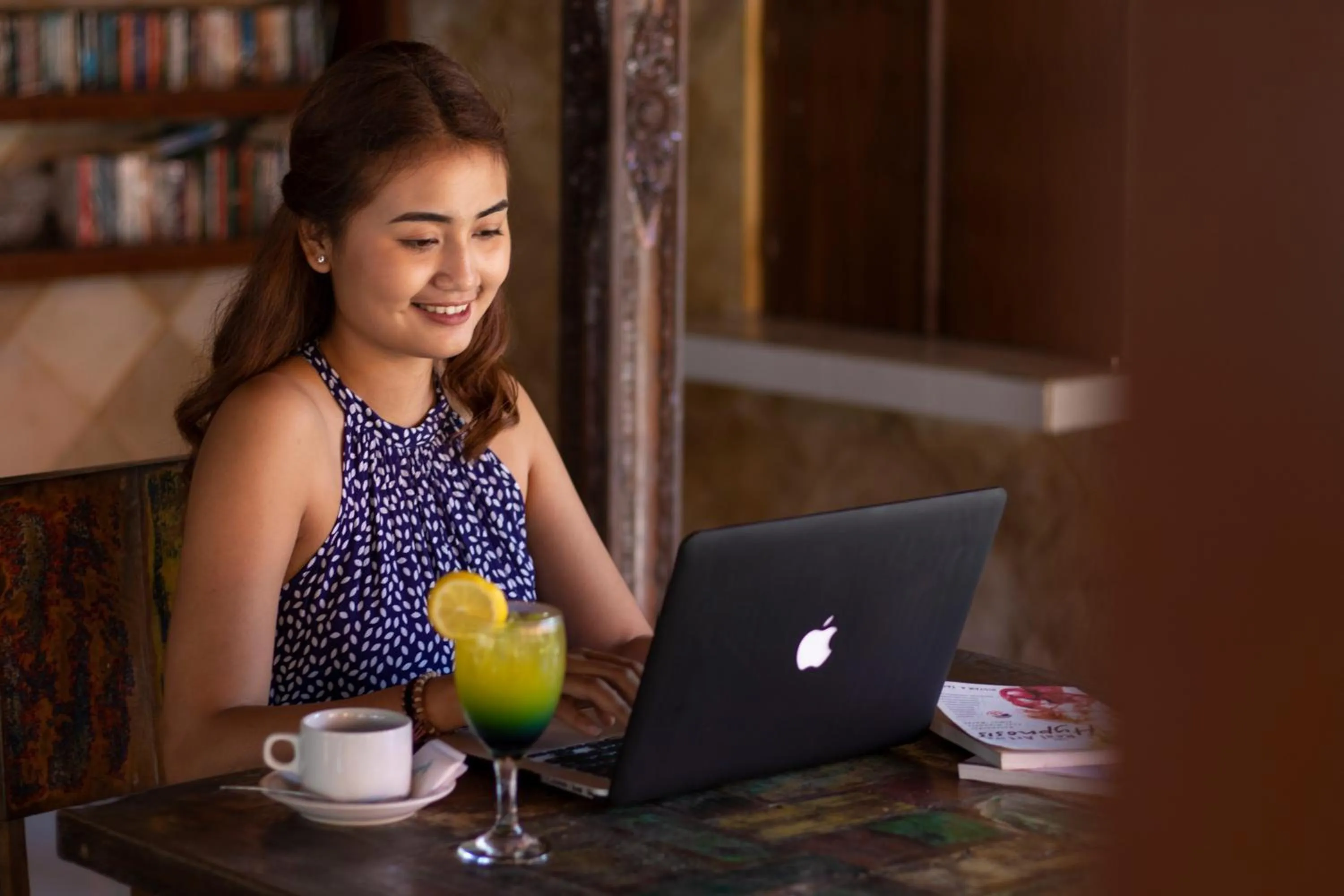 Restaurant/places to eat in Suriwathi Hotel Legian