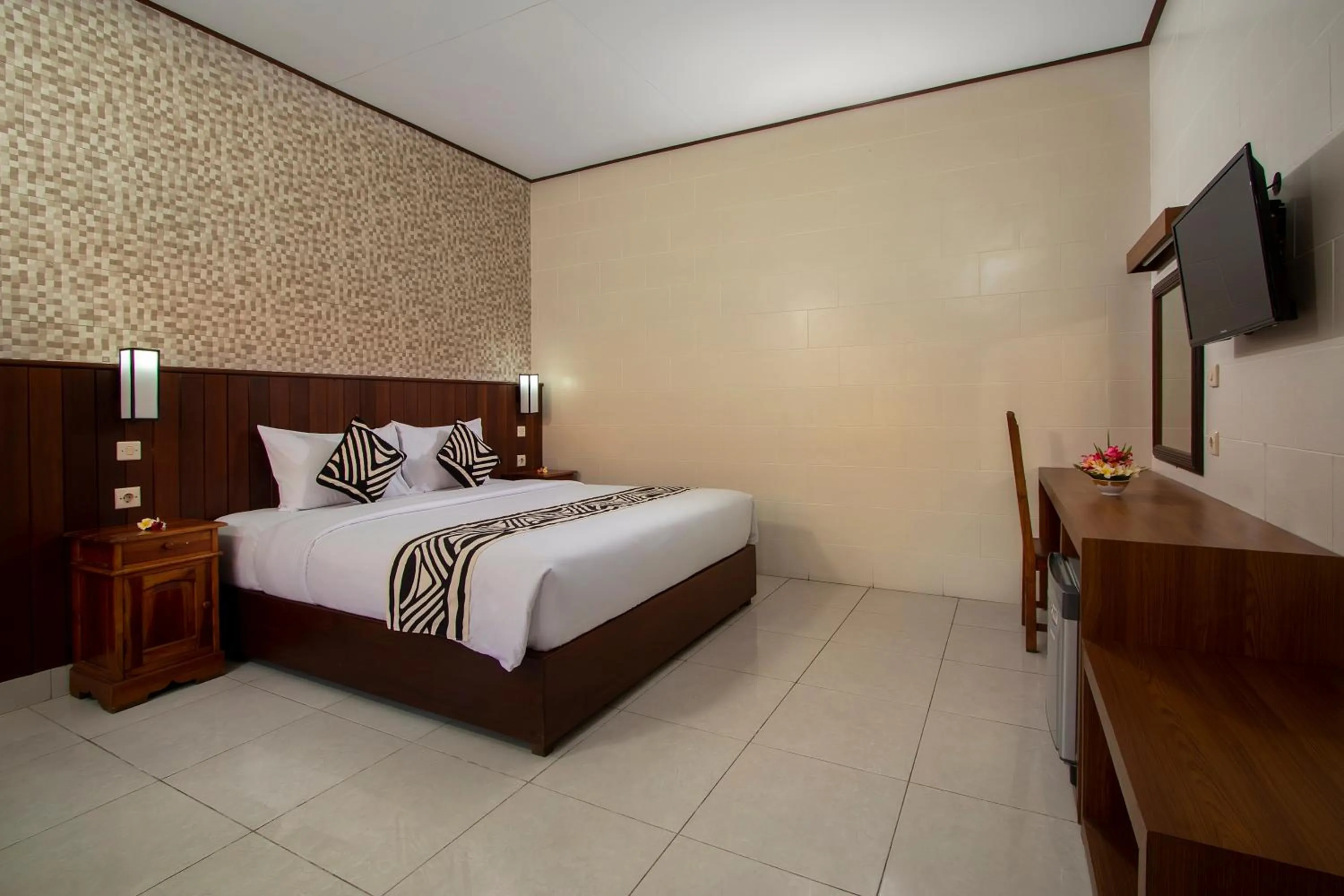 Bed in Suriwathi Hotel Legian
