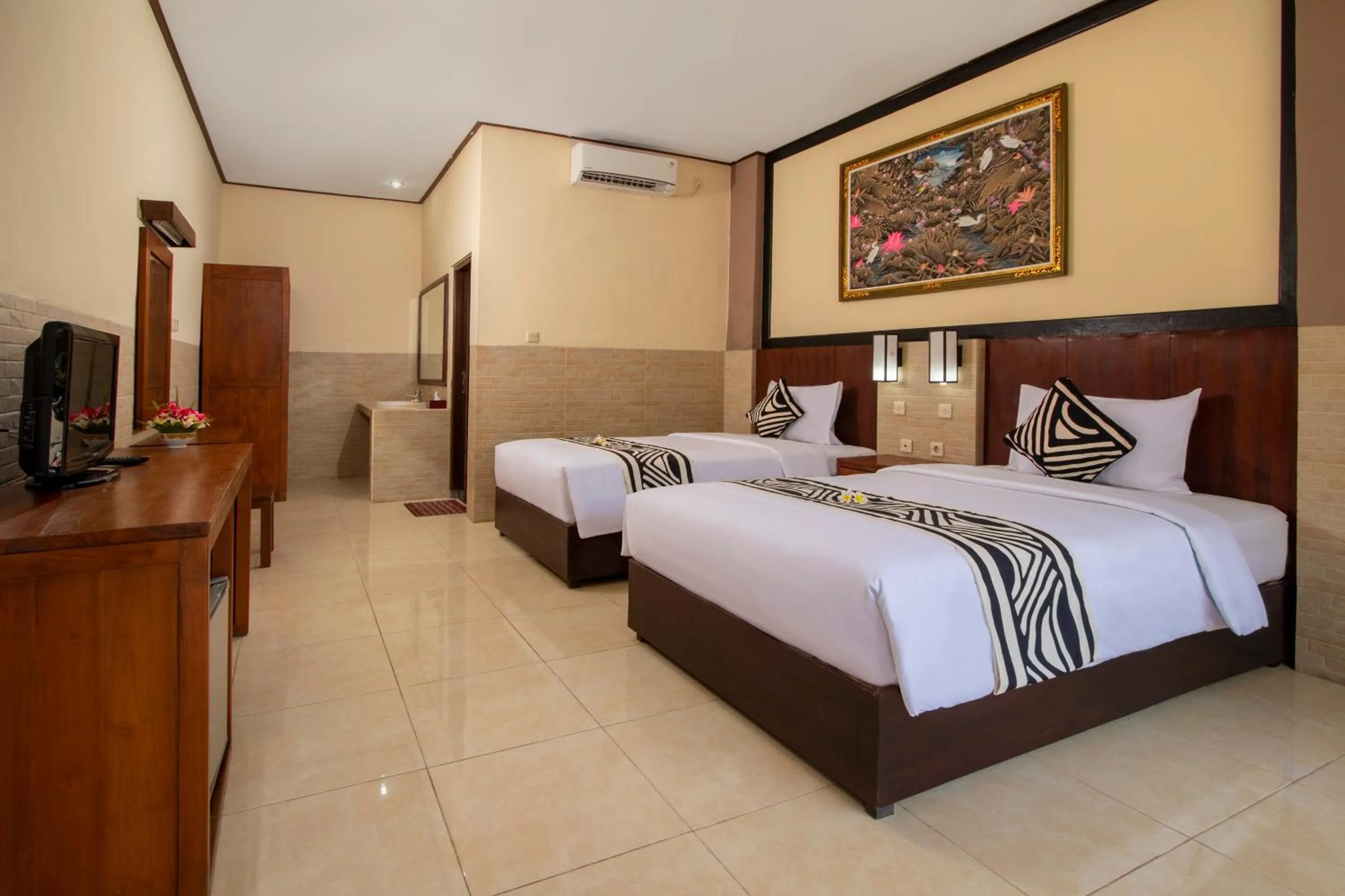 Bed in Suriwathi Hotel Legian