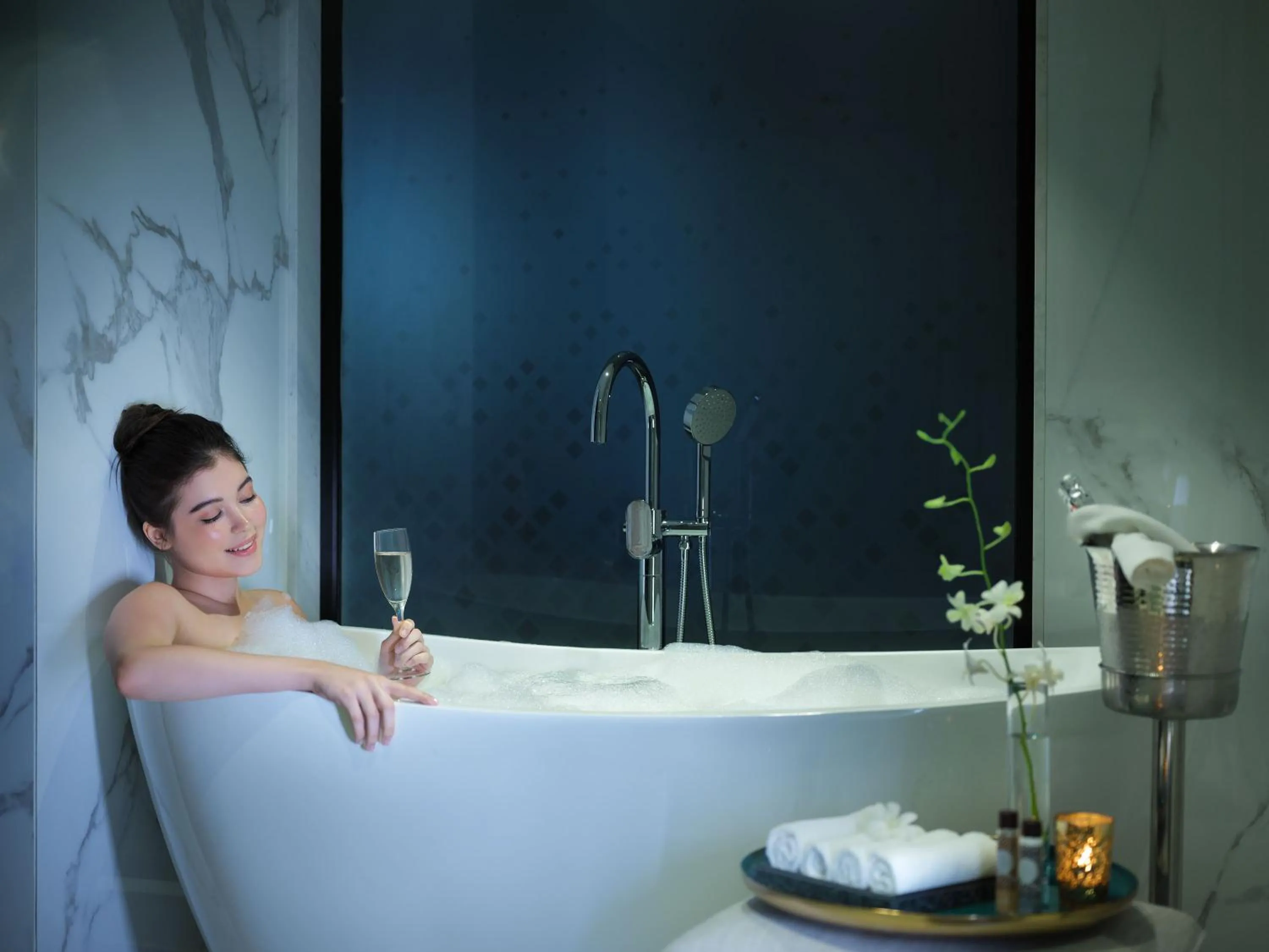 Shower in The Crown, Bhubaneswar - IHCL SeleQtions