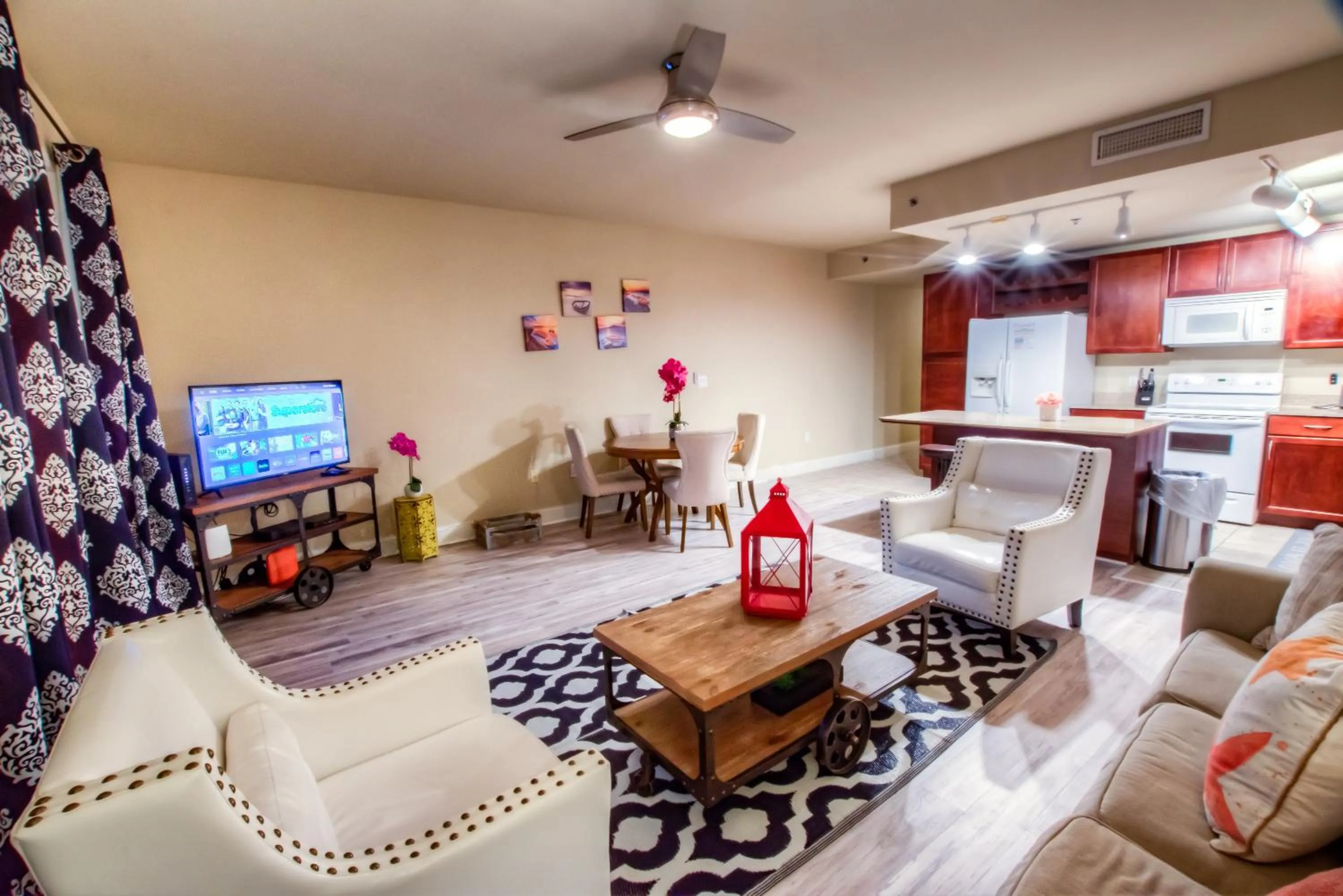 Laketown Wharf 1035 By Aneliya