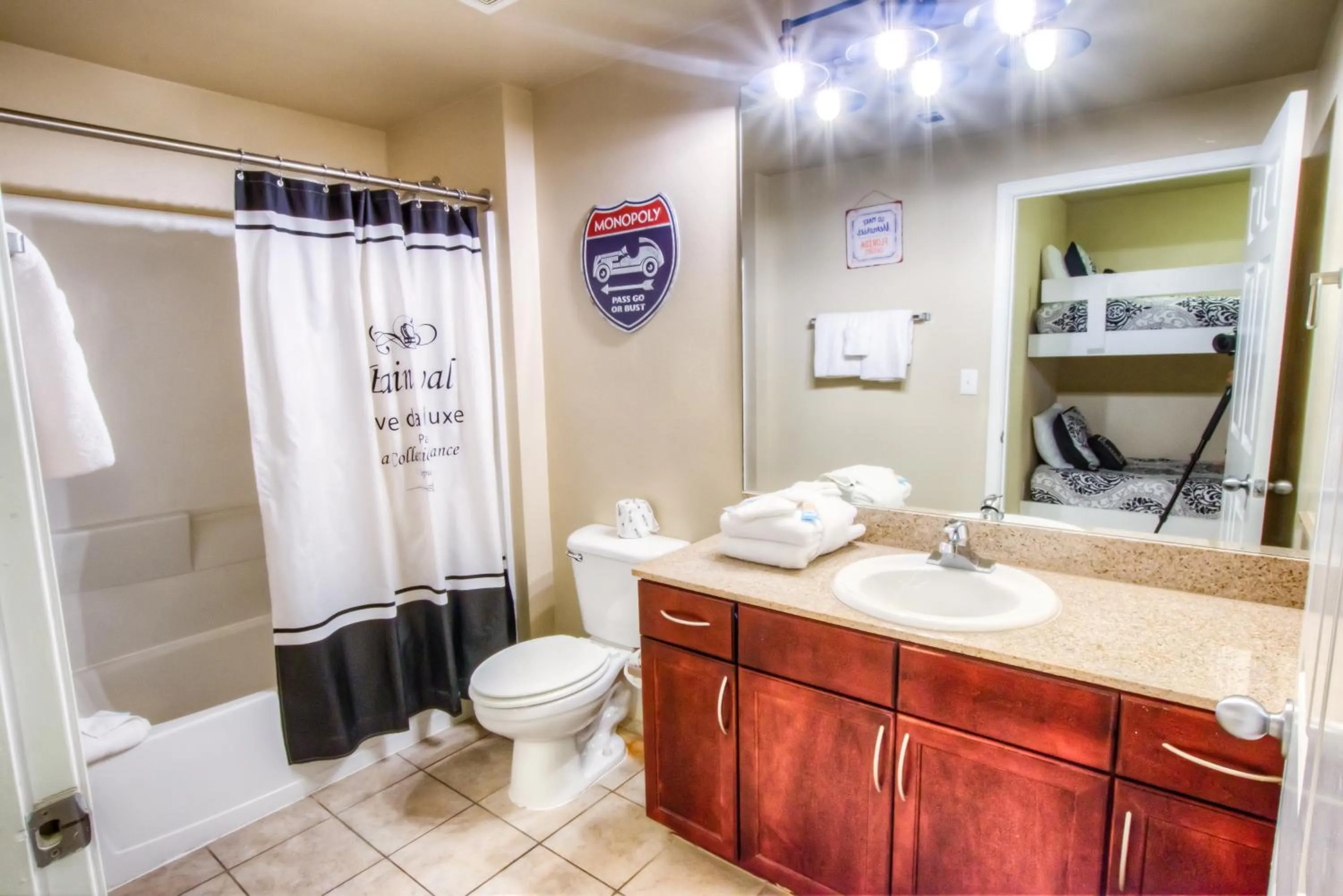 Laketown Wharf 1035 By Aneliya