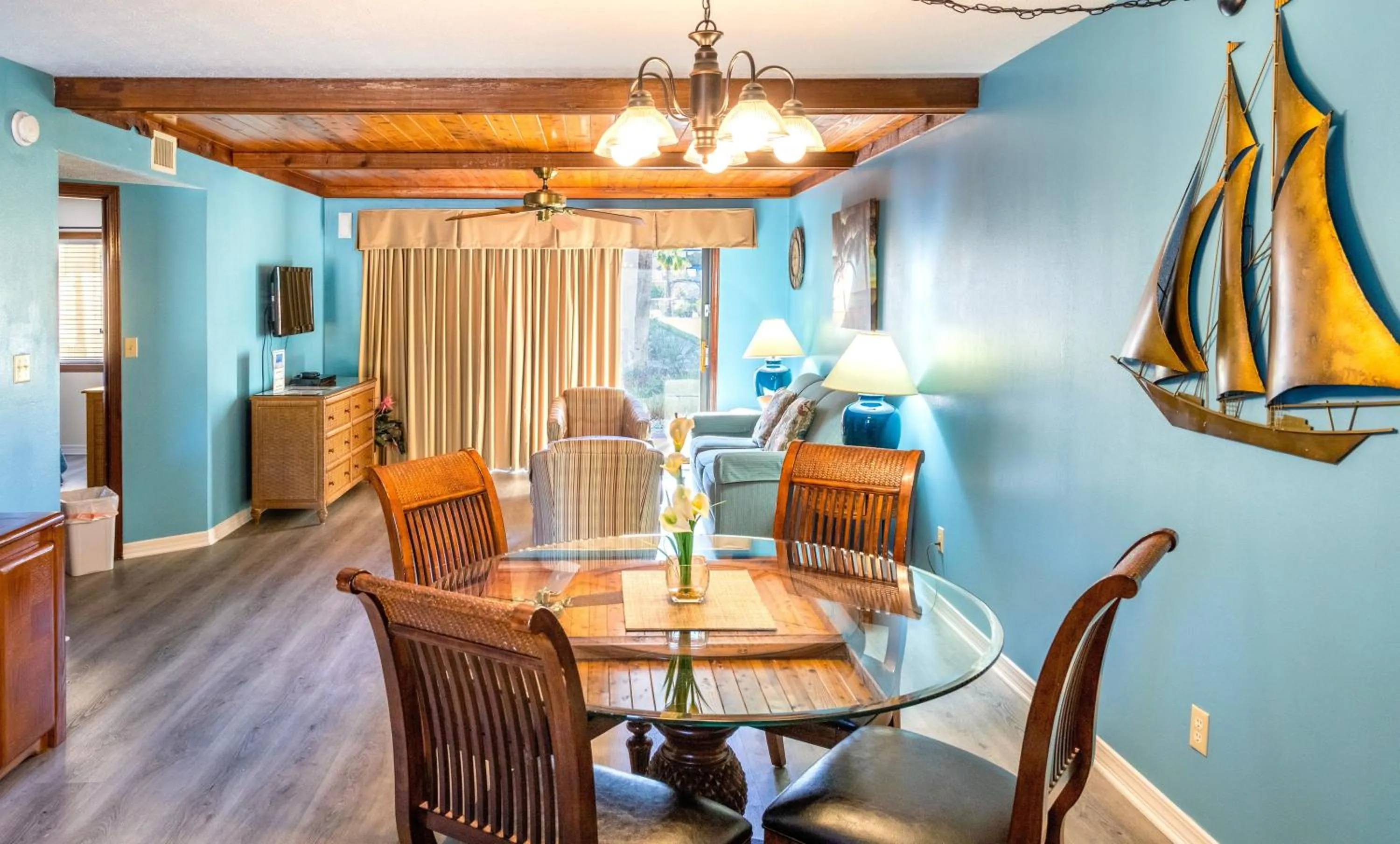 Dining area in Royal Holiday Beach Resort