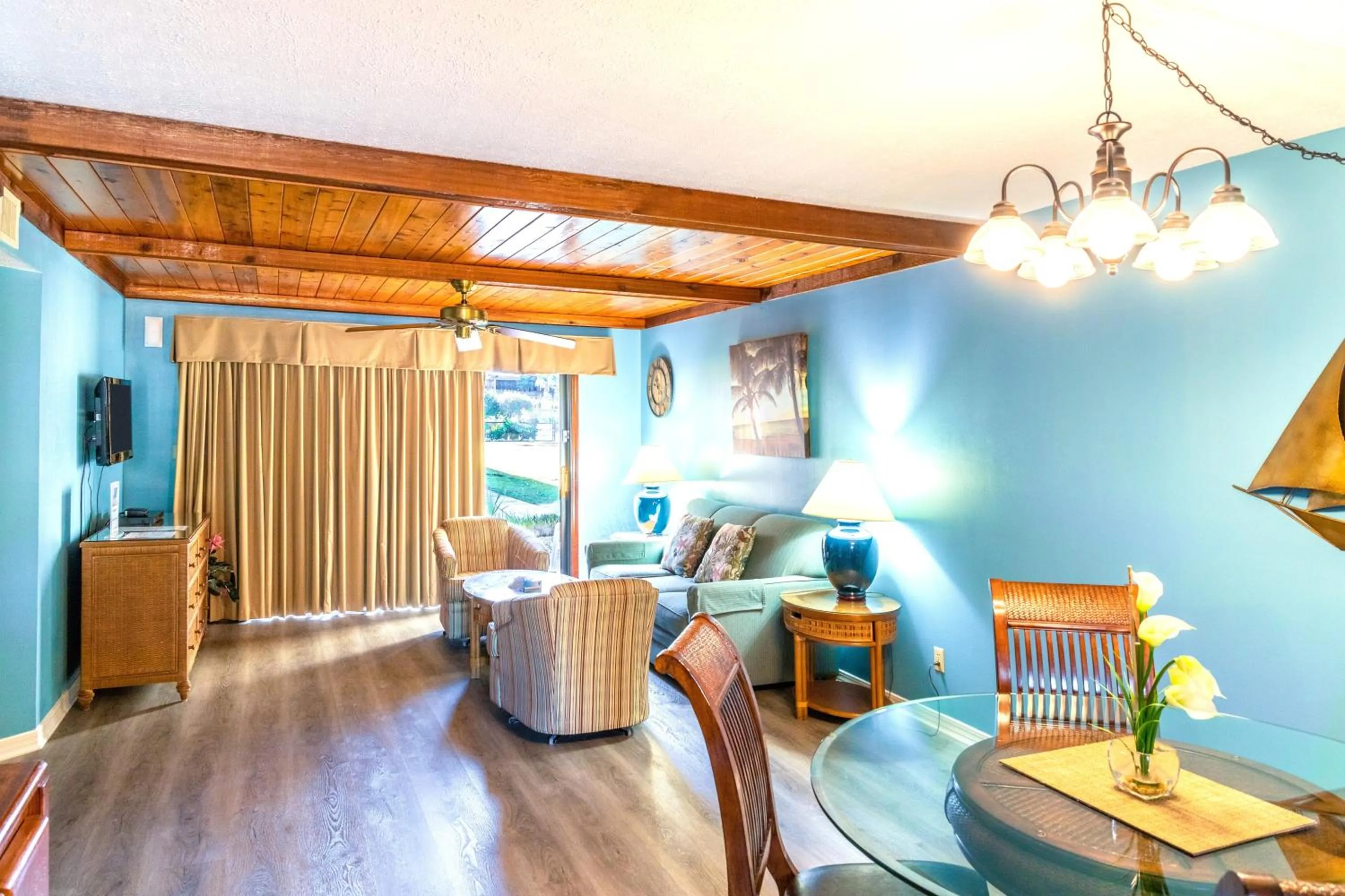 TV and multimedia in Royal Holiday Beach Resort