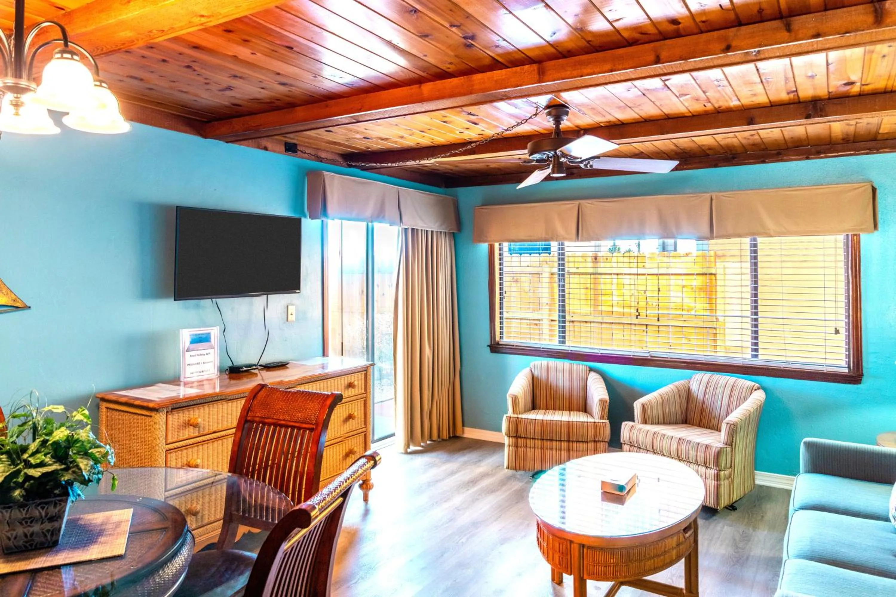 TV and multimedia in Royal Holiday Beach Resort