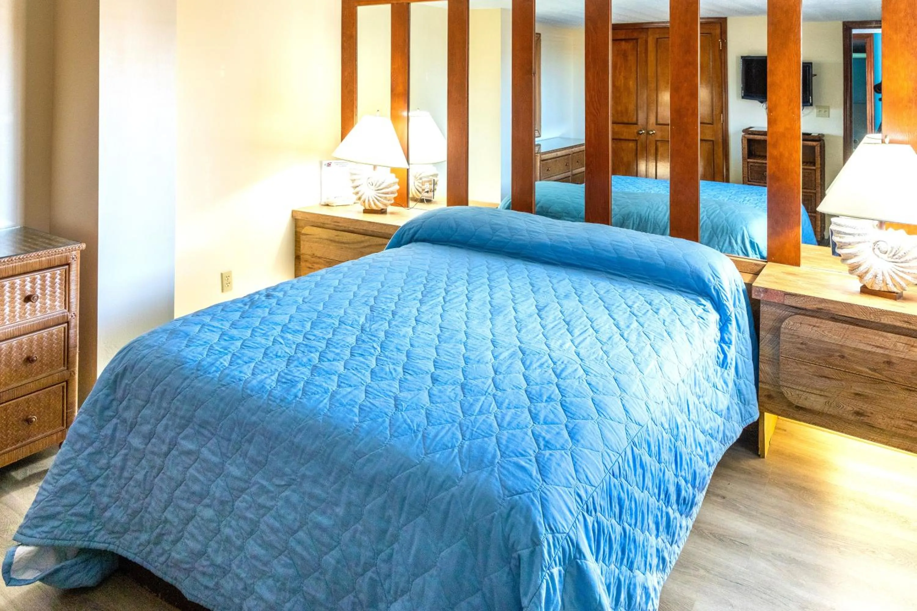 Bed in Royal Holiday Beach Resort