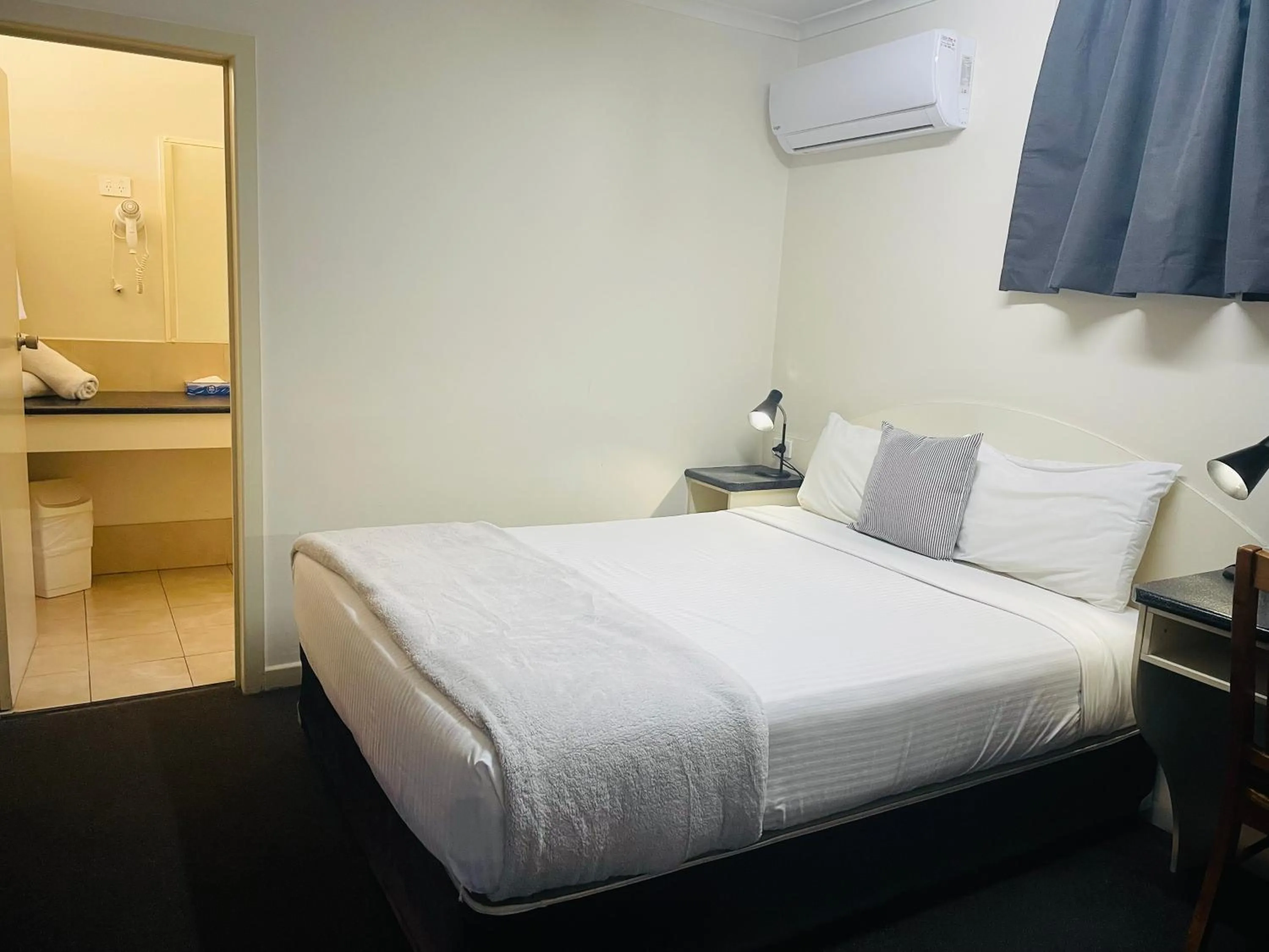 Bed in Econo Lodge Park Lane