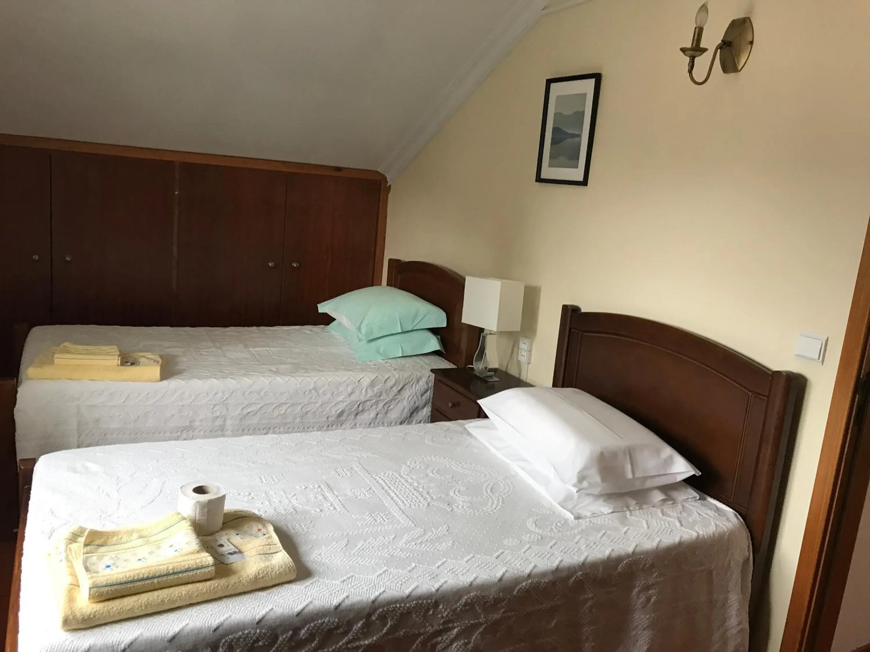 Standard Twin Room with Shared Bathroom in casa largo do cruzeiro Standard Twin Room with Shared Bathroom in casa largo do cruzeiro