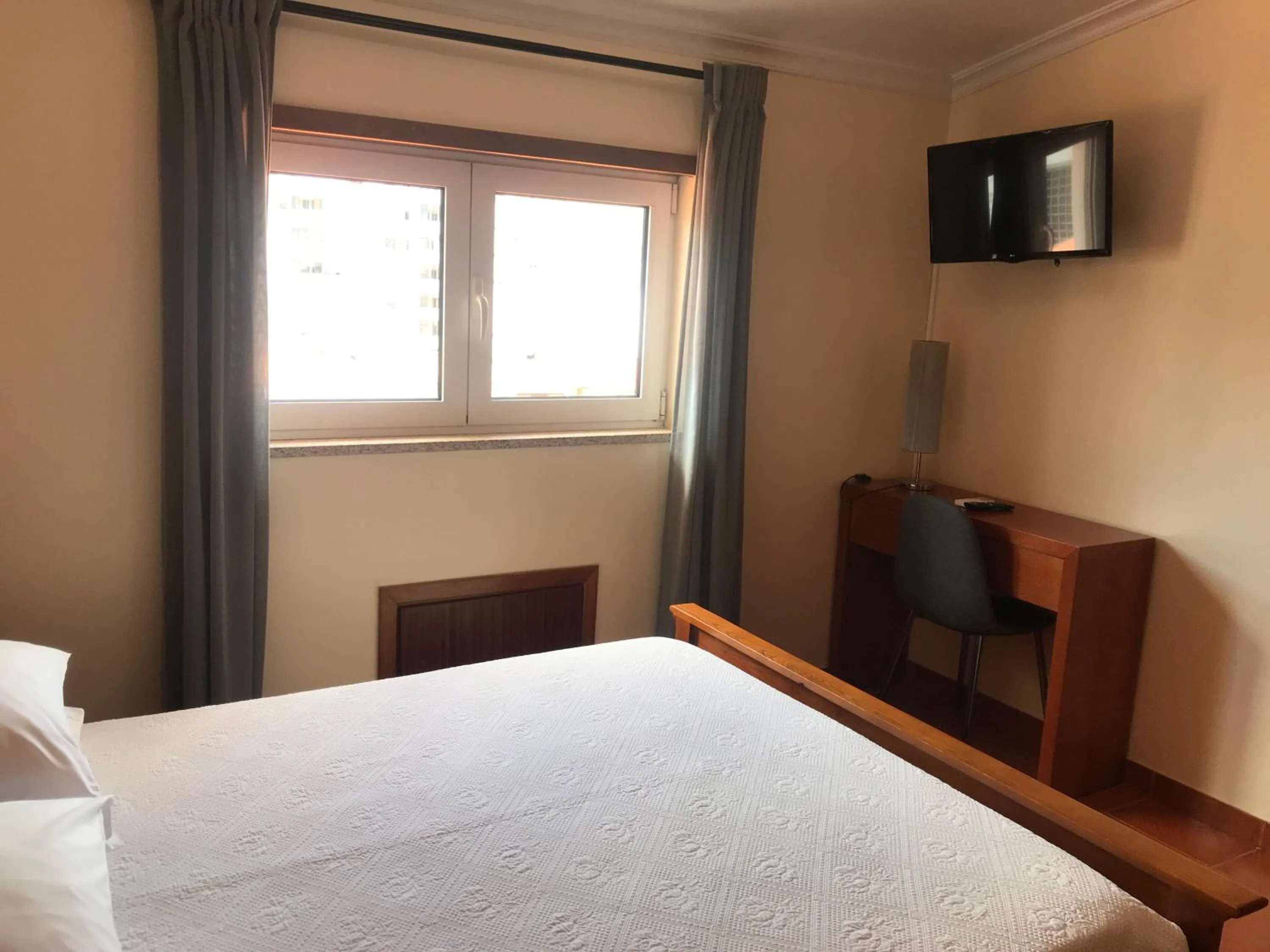 Double Room with Private Bathroom in casa largo do cruzeiro