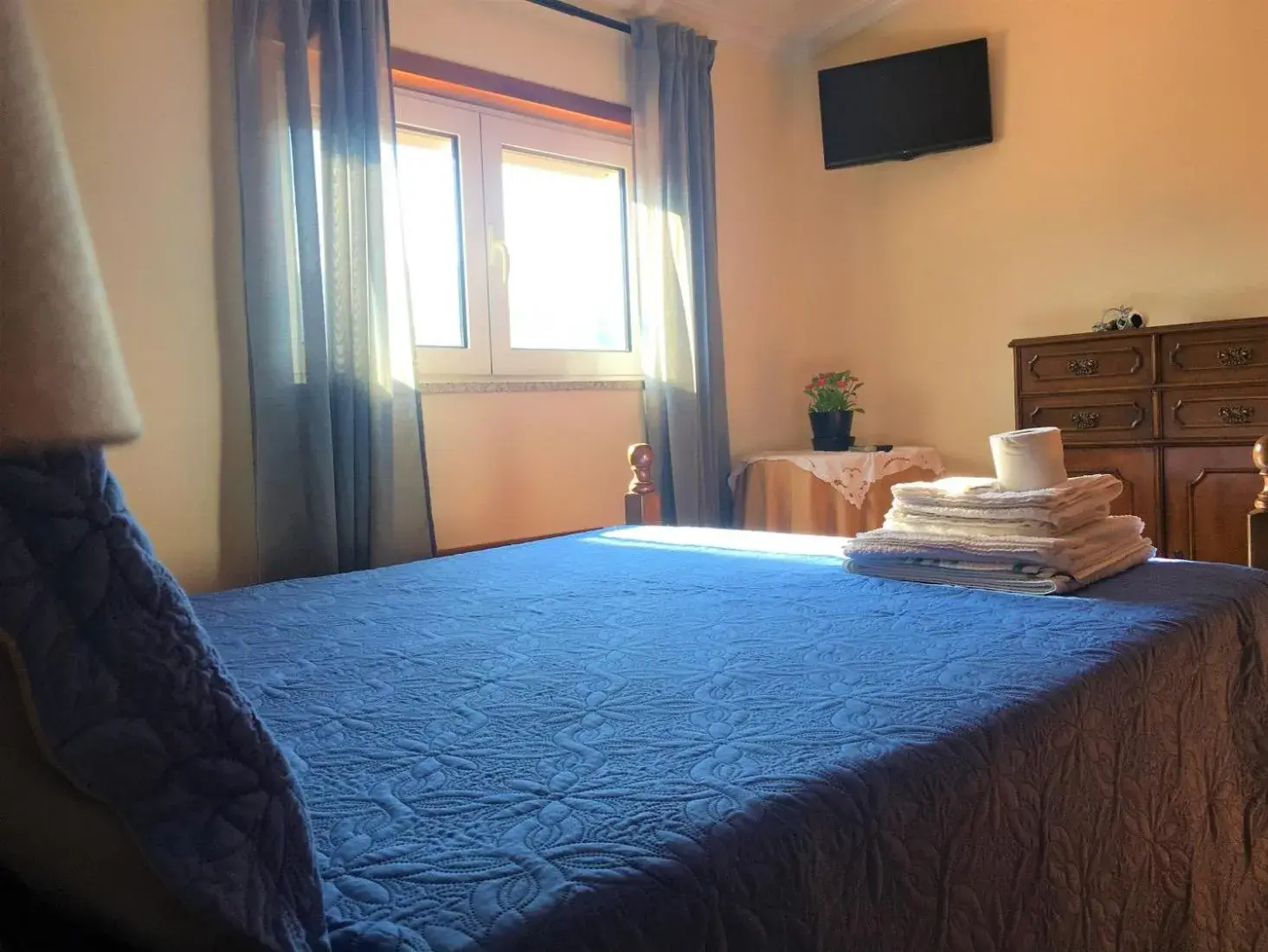 Standard Double Room with Shared Bathroom in casa largo do cruzeiro Standard Double Room with Shared Bathroom in casa largo do cruzeiro