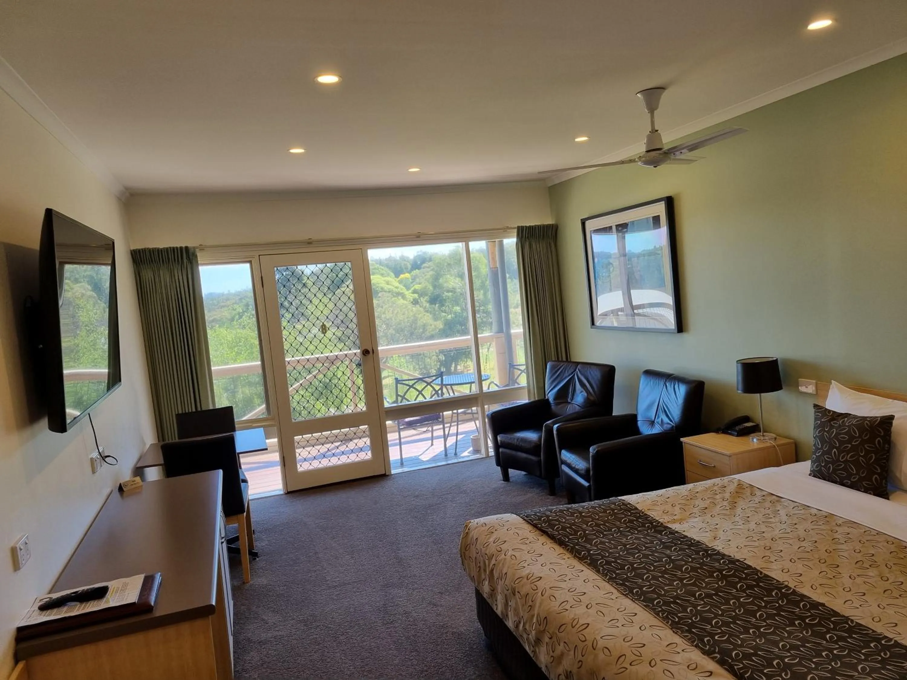 View (from property/room), Bed in Golden Heritage Accommodation