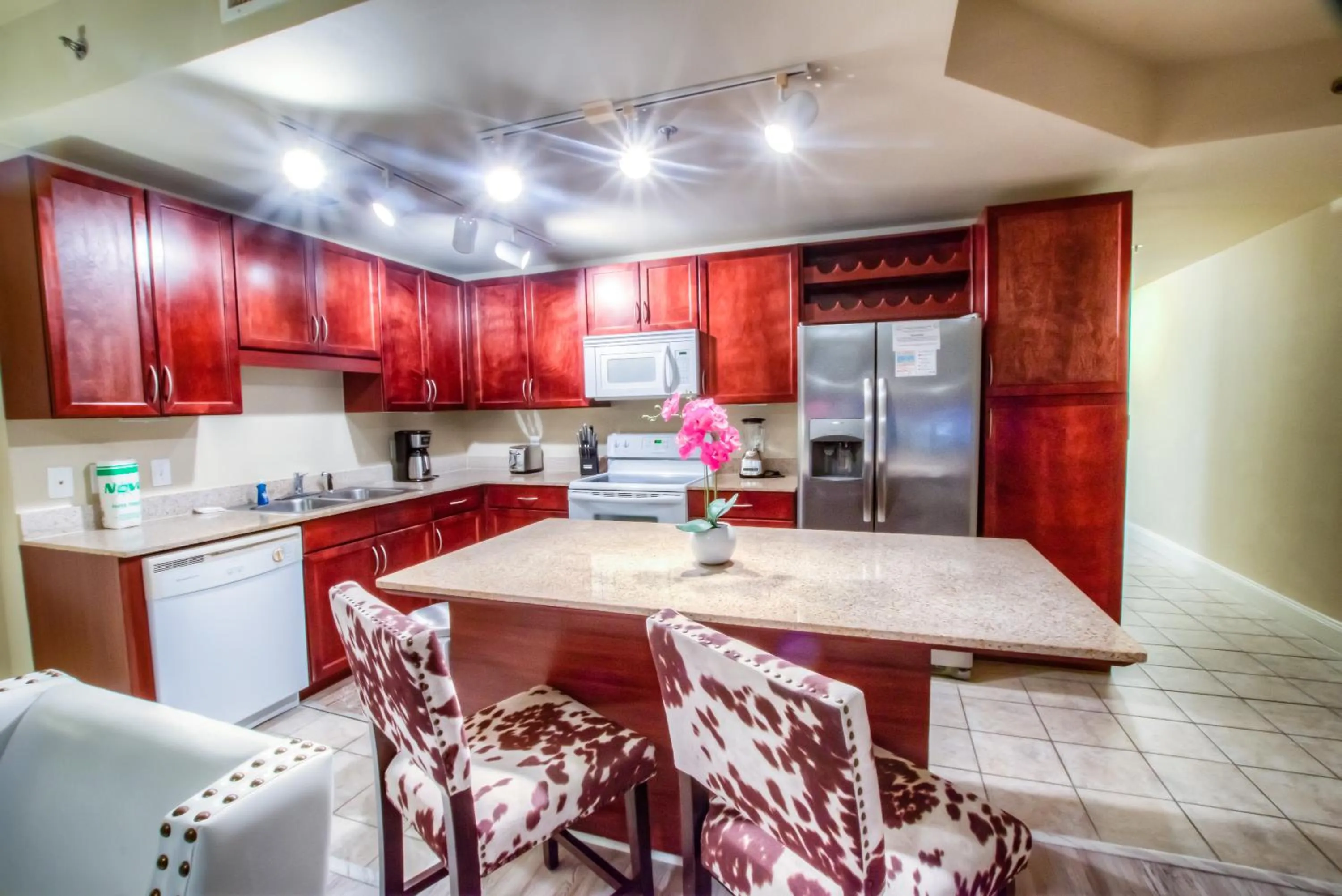 Laketown Wharf Resort 1036 By Aneliya