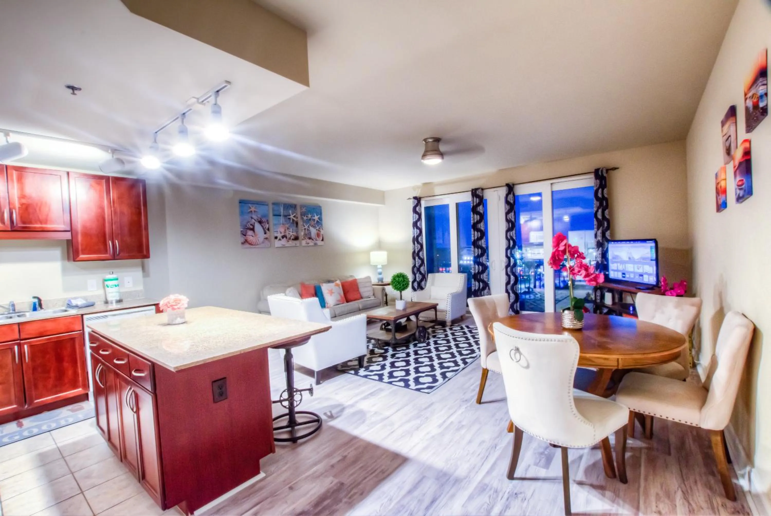 Laketown Wharf Resort 1036 By Aneliya