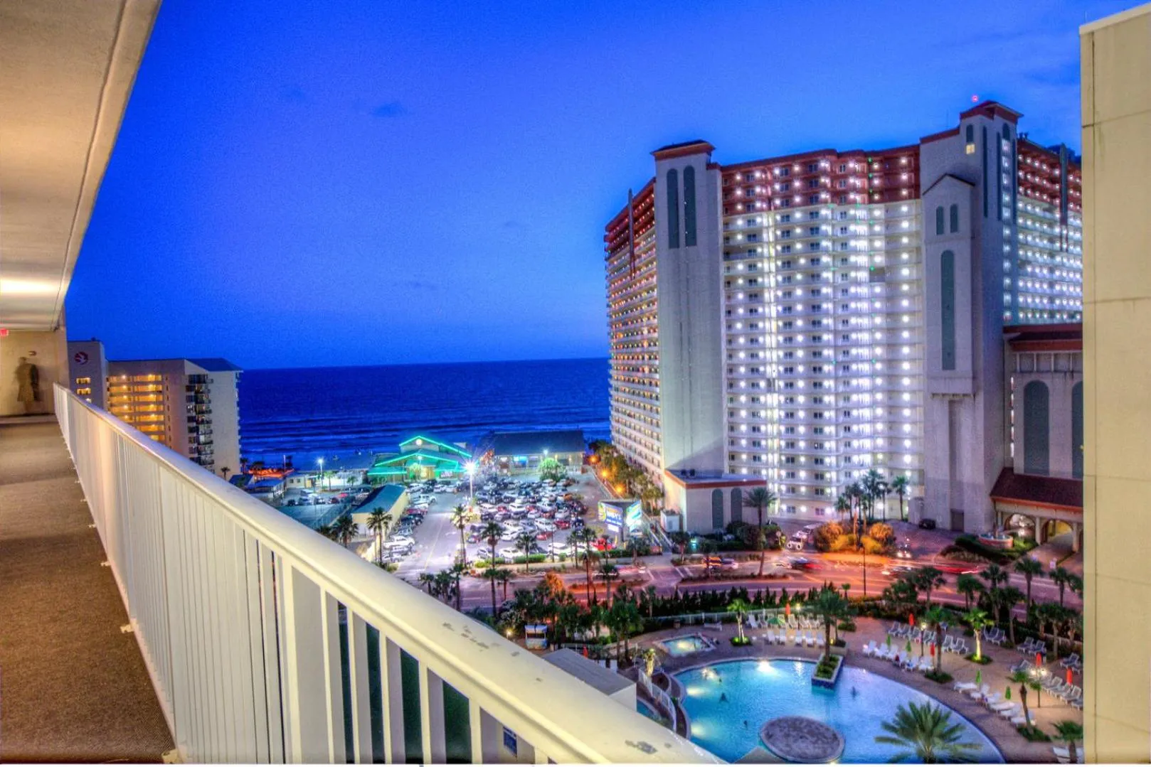 Laketown Wharf Resort 1036 By Aneliya